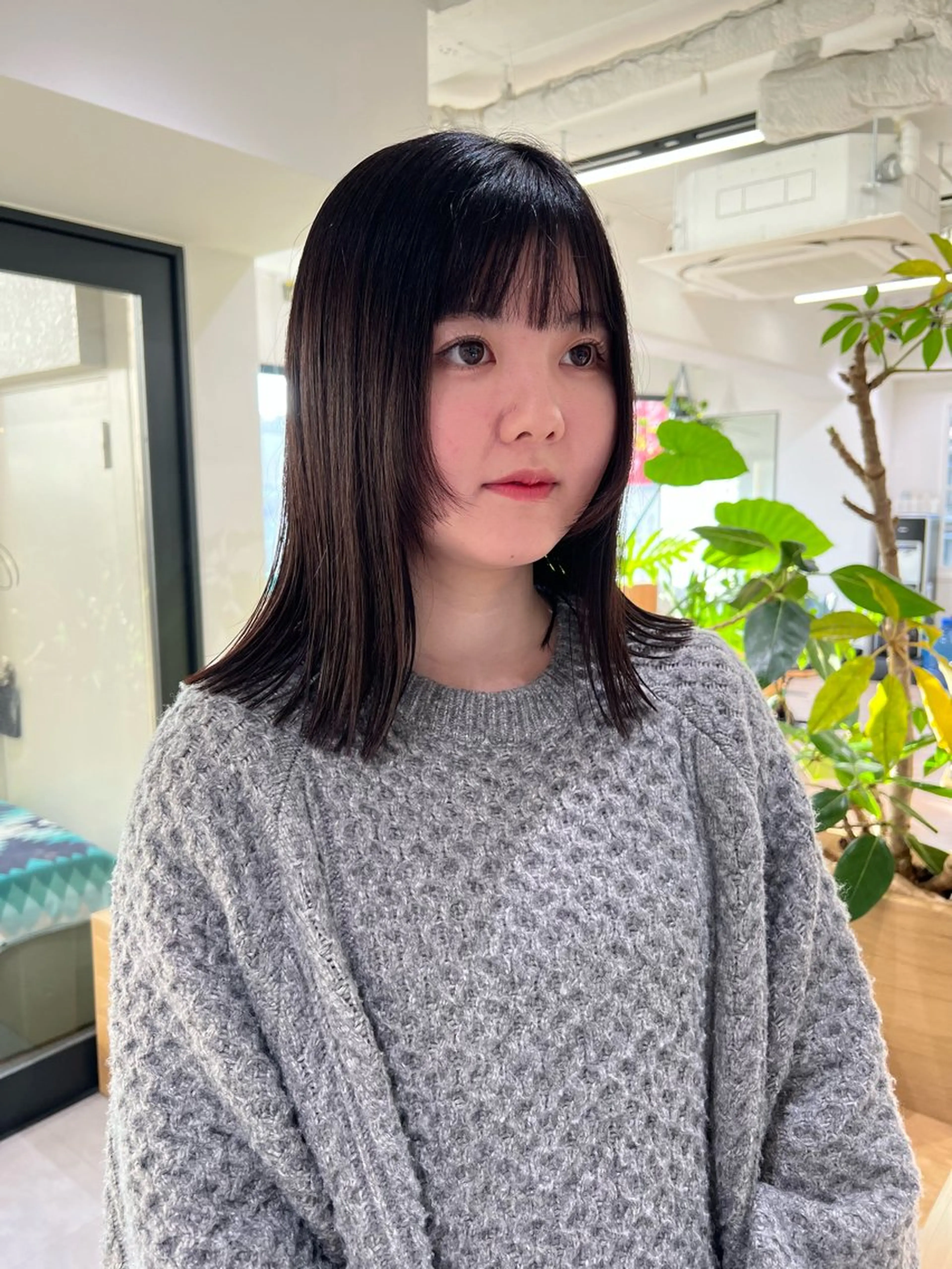 セミロング カット 田中 愛梨のヘアスタイル
