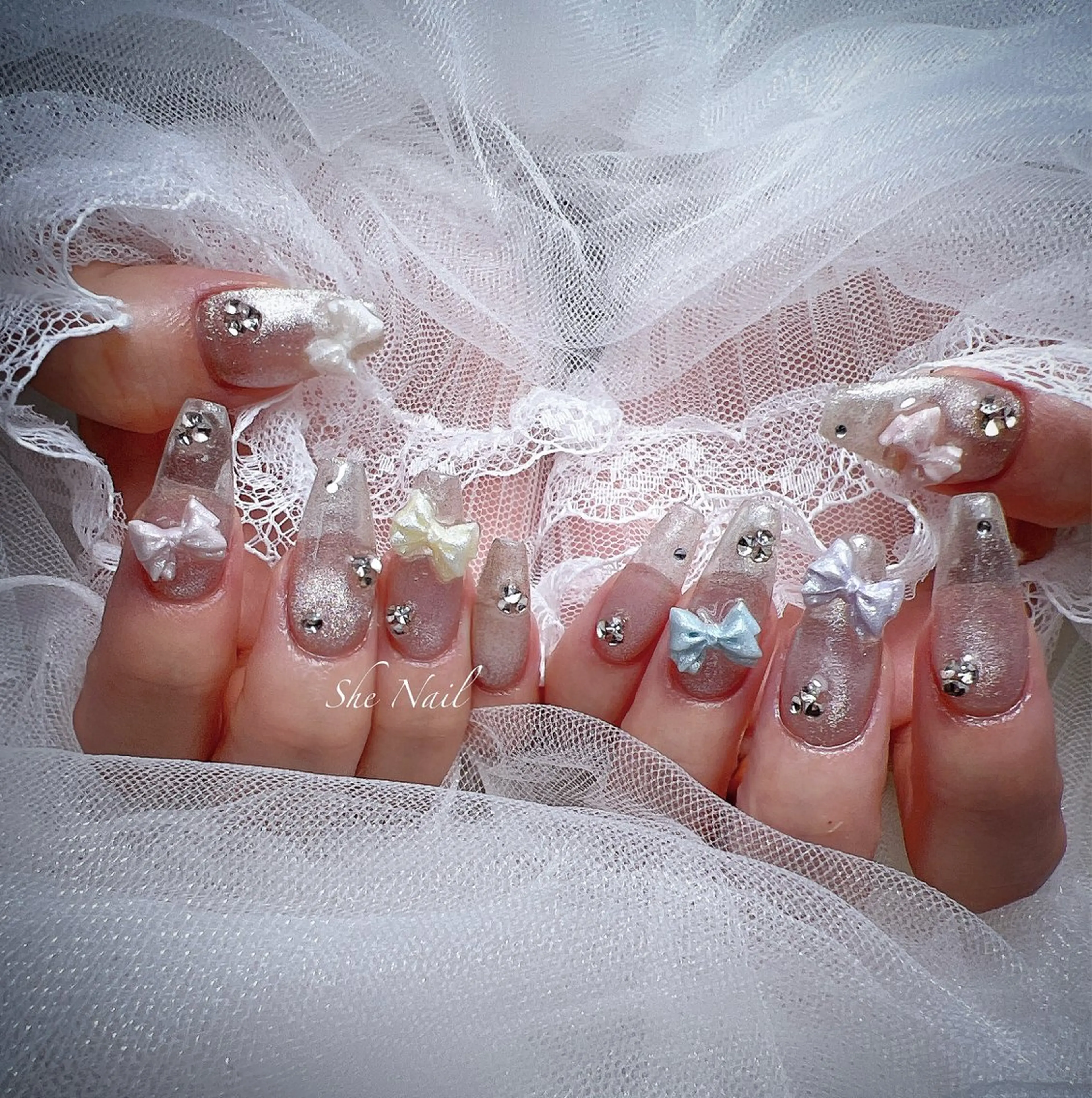 ネイル チークネイル ドット 長さ出し キラキラネイル マグネットネイル ハンドネイル She   Nail所属・ISA_ BELLAのネイルデザイン