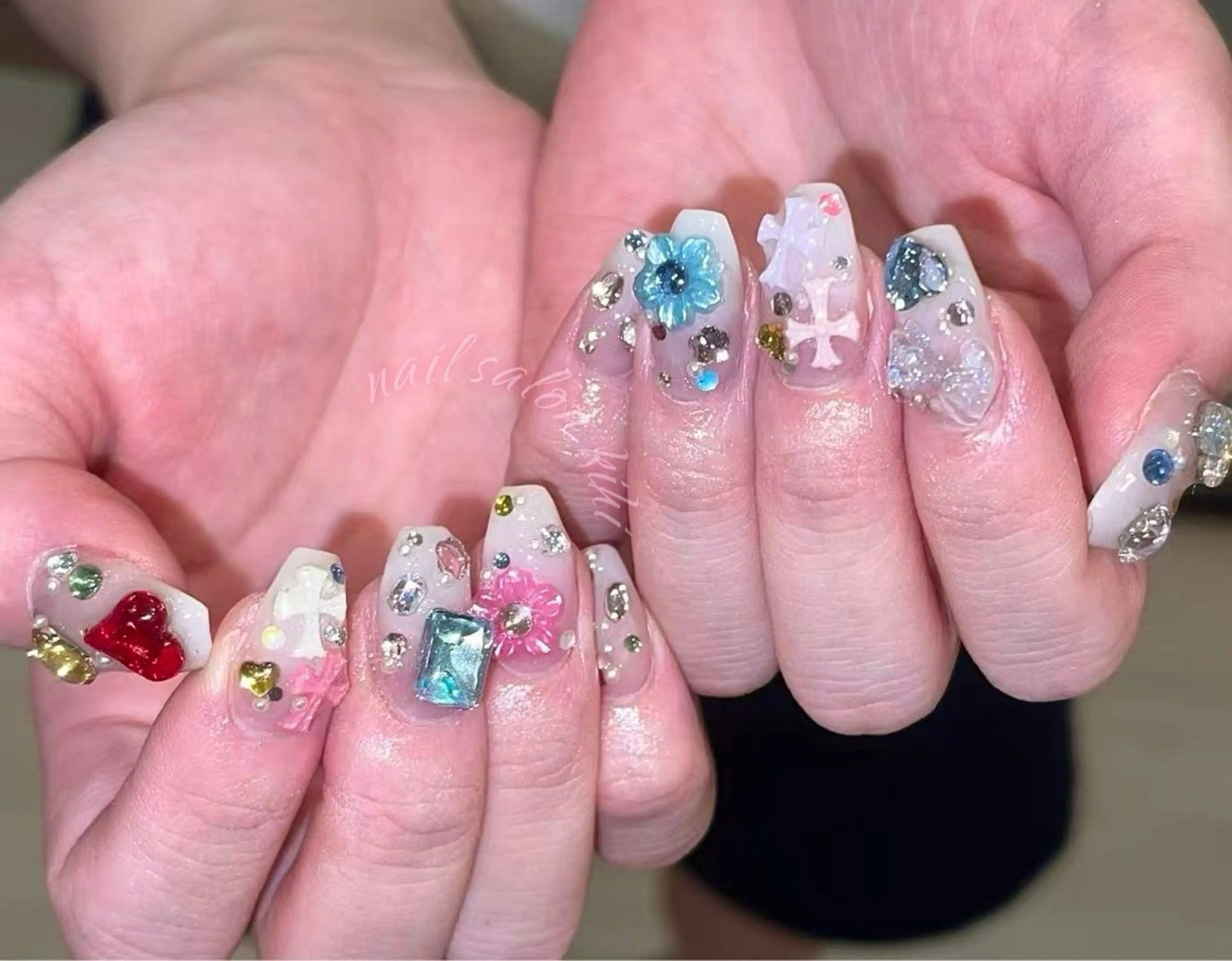 ネイル アートネイル フレンチネイル ジェルネイル グラデーション 韓国ネイル ハンドネイル 鈴木 ユリのネイルデザイン