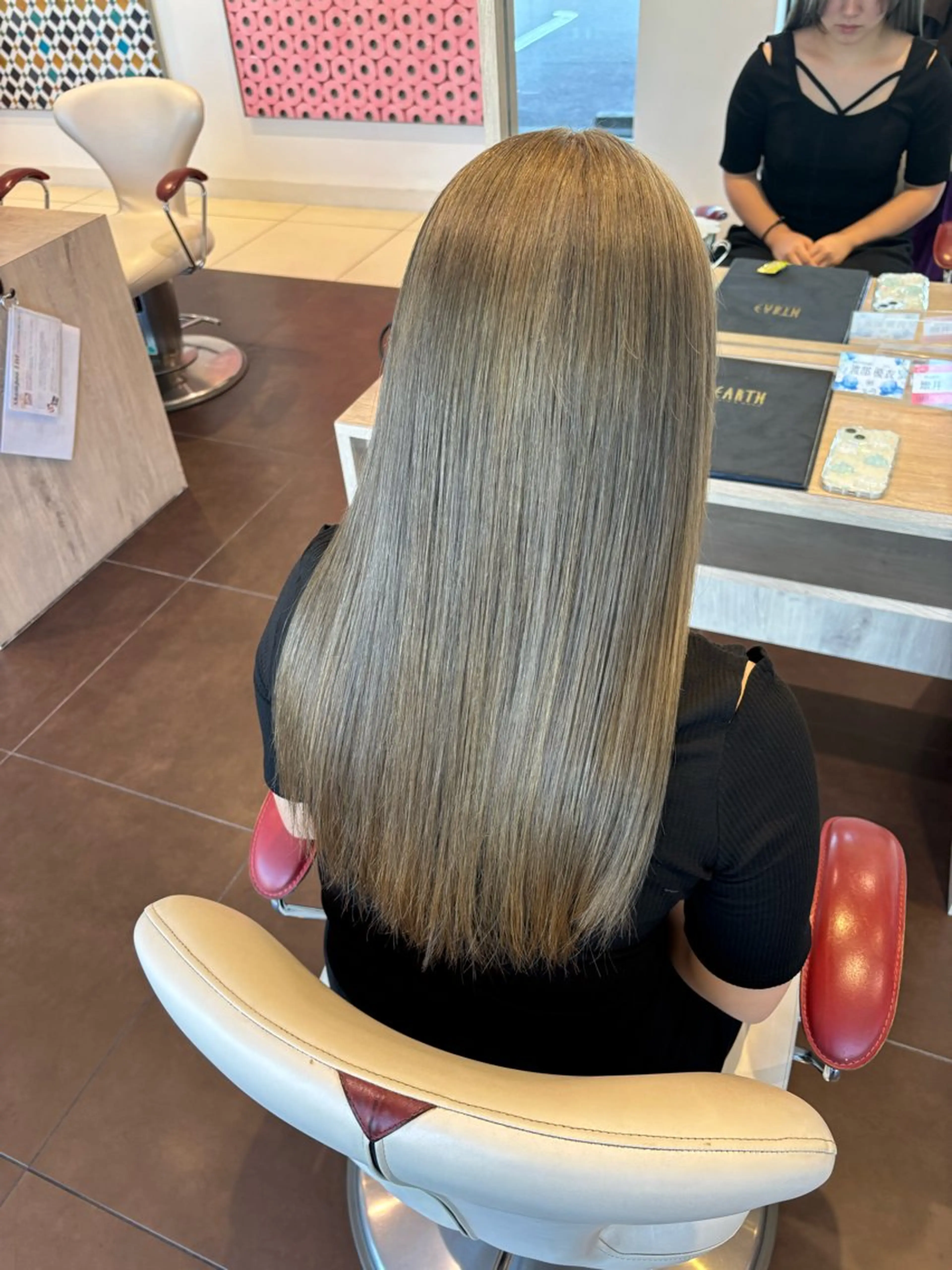 ロング カラー ベージュカラー オリーブベージュ 渡部 優衣のヘアスタイル