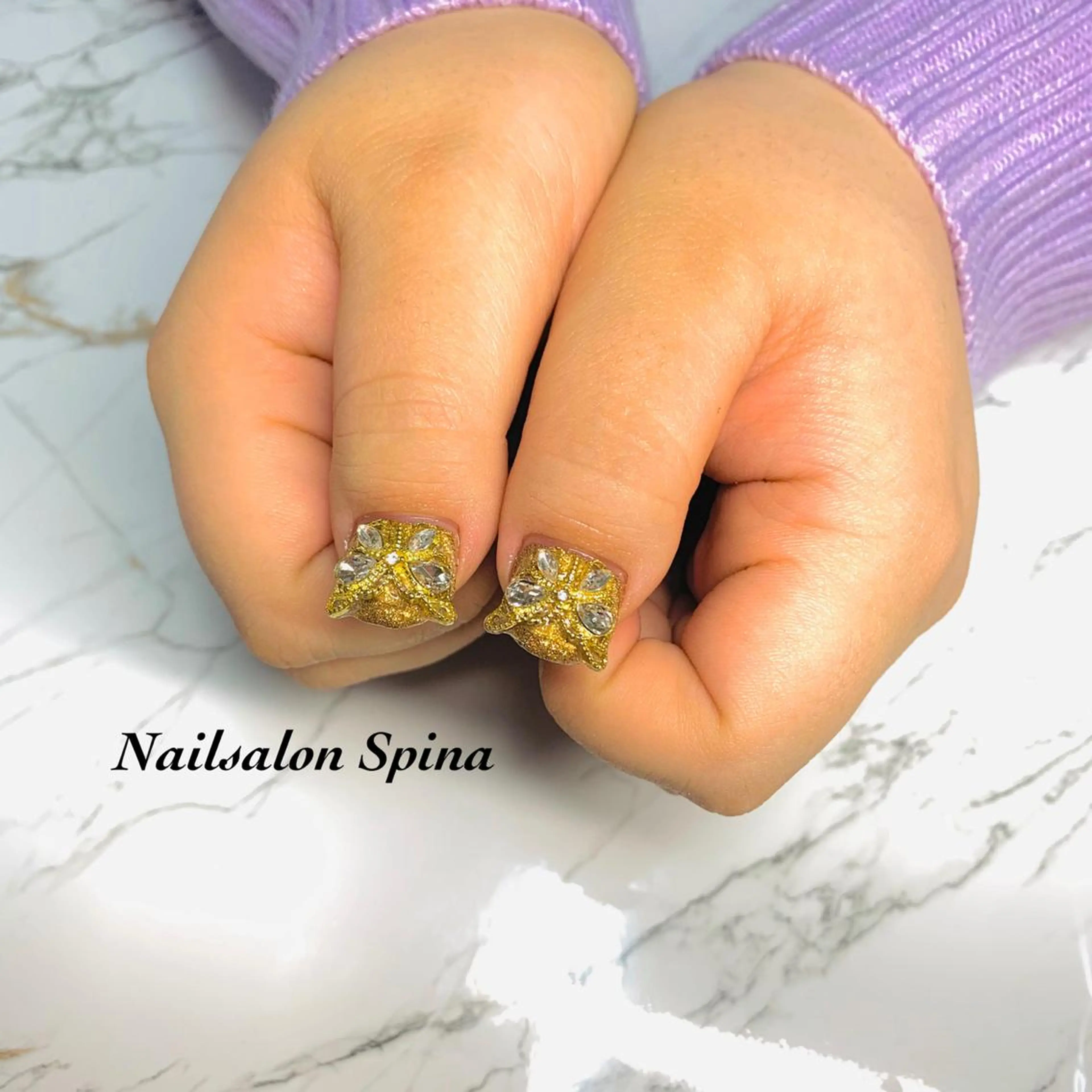 ネイル アートネイル ゴールド キラキラネイル Nailsalon Spina 琴美のネイルデザイン