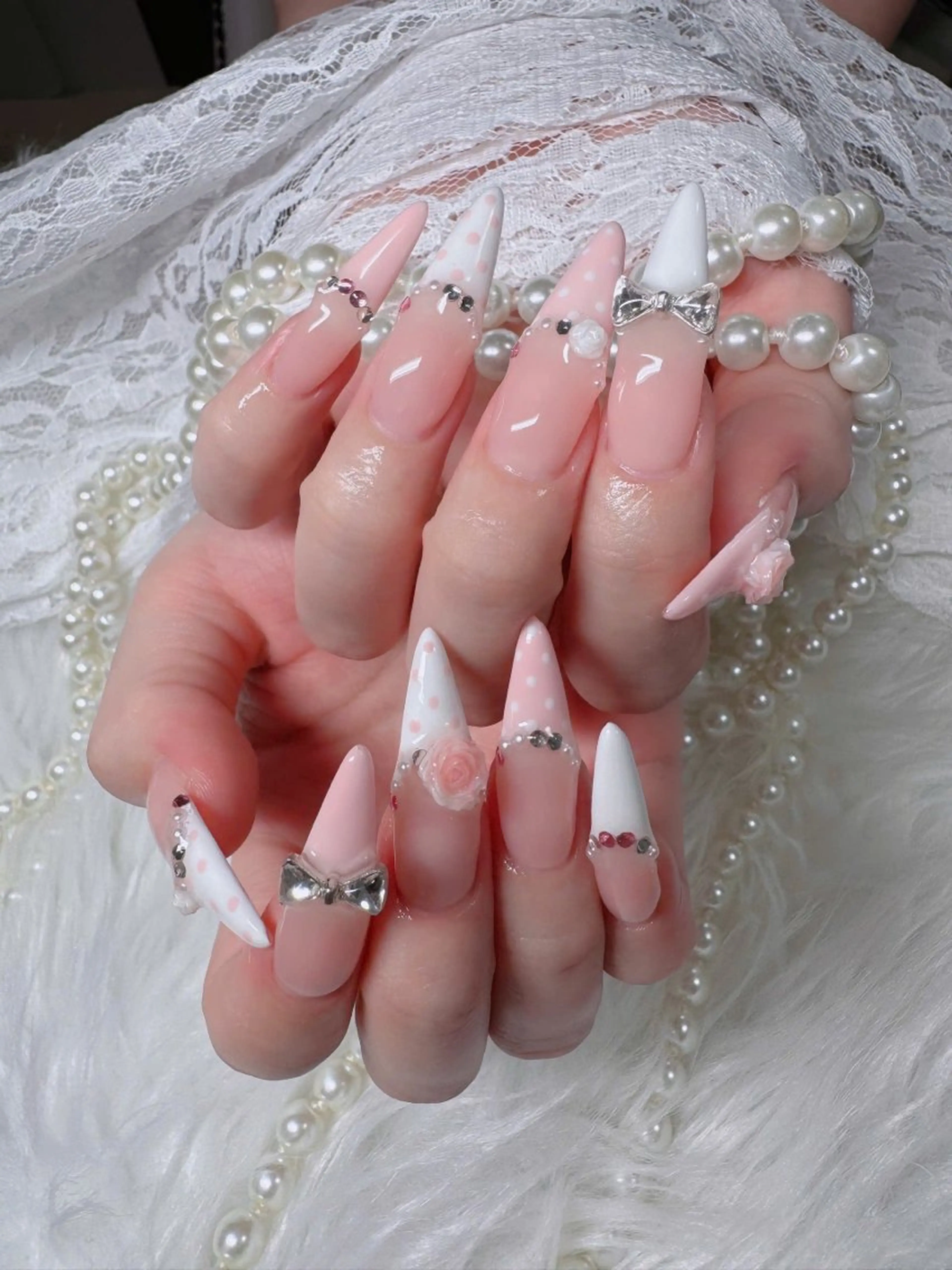 ネイル オーロラネイル フレンチネイル ジェルネイル ハロウィン キラキラネイル H.baby Nail Salon所属・H.baby Nail Salonのネイルデザイン