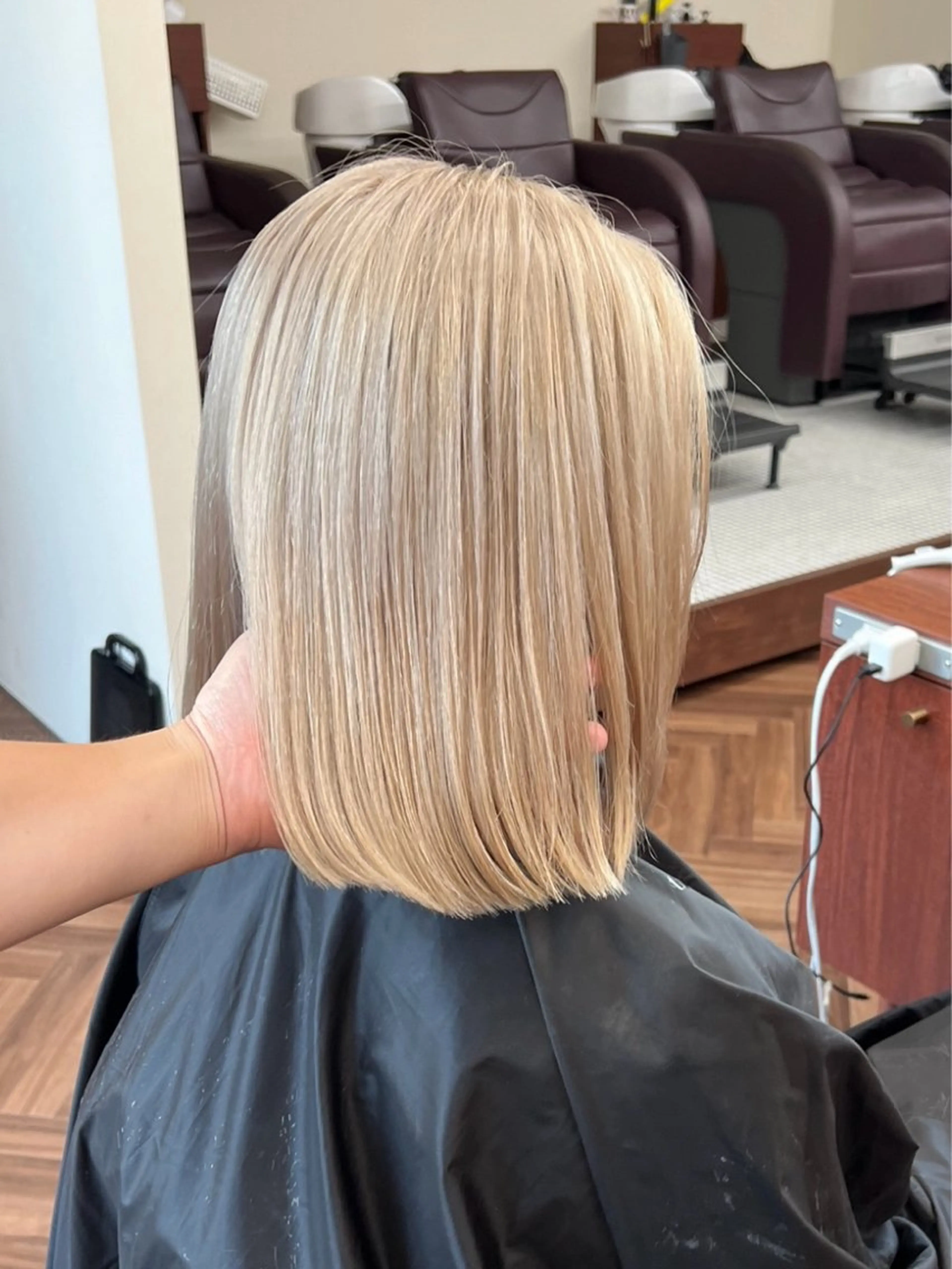 ショート カラー ブリーチ ブロンド ケアブリーチ 透明感カラー ダブルカラー ヘアカラー トリートメント ヘアセット ニュアンスレイヤー ハイトーンカラーのヘアスタイル