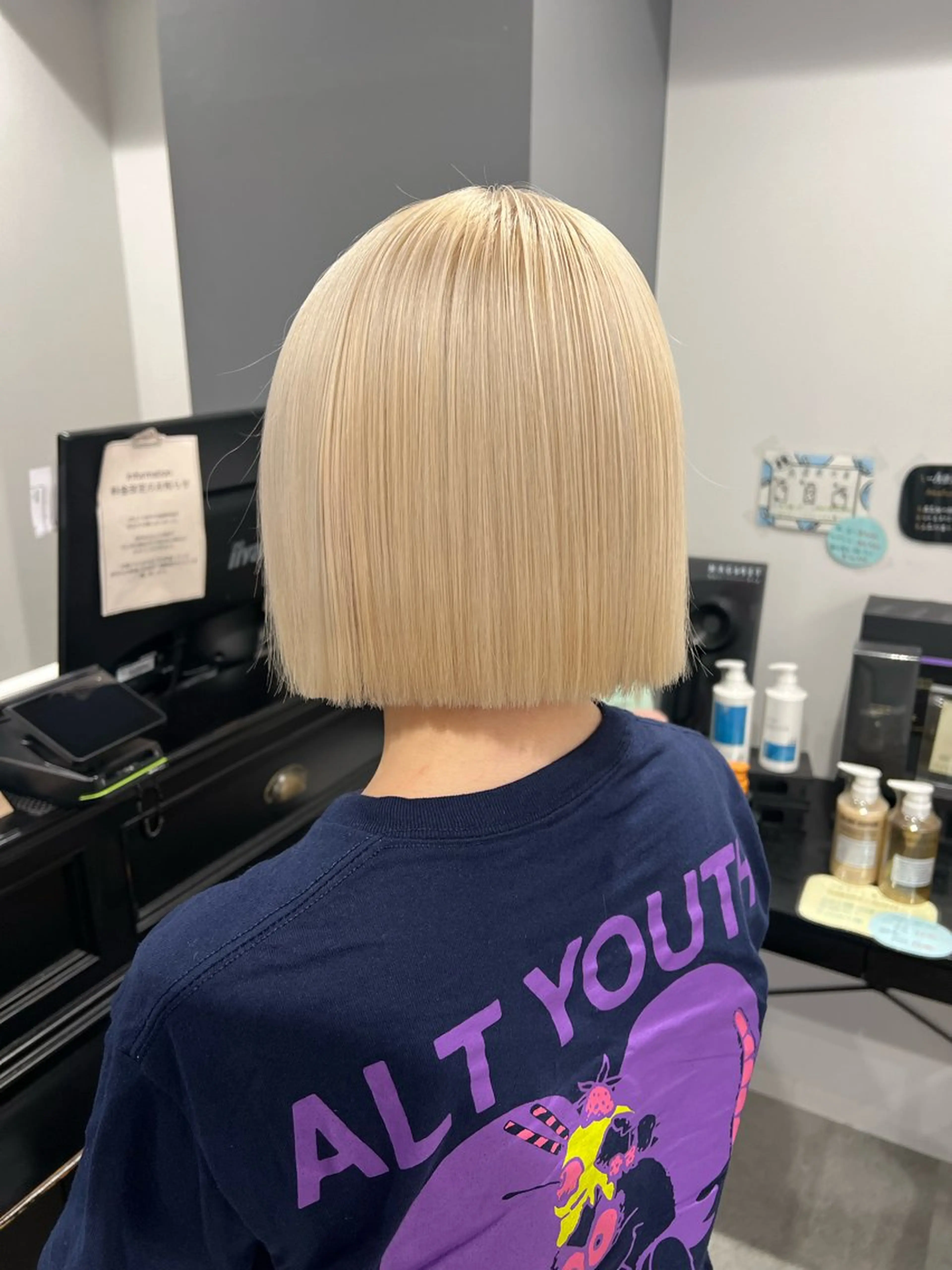 ショート カラー ブロンド ホワイトブロンド ボブ カット ヘアカラー トリートメント CAPA こばのヘアスタイル