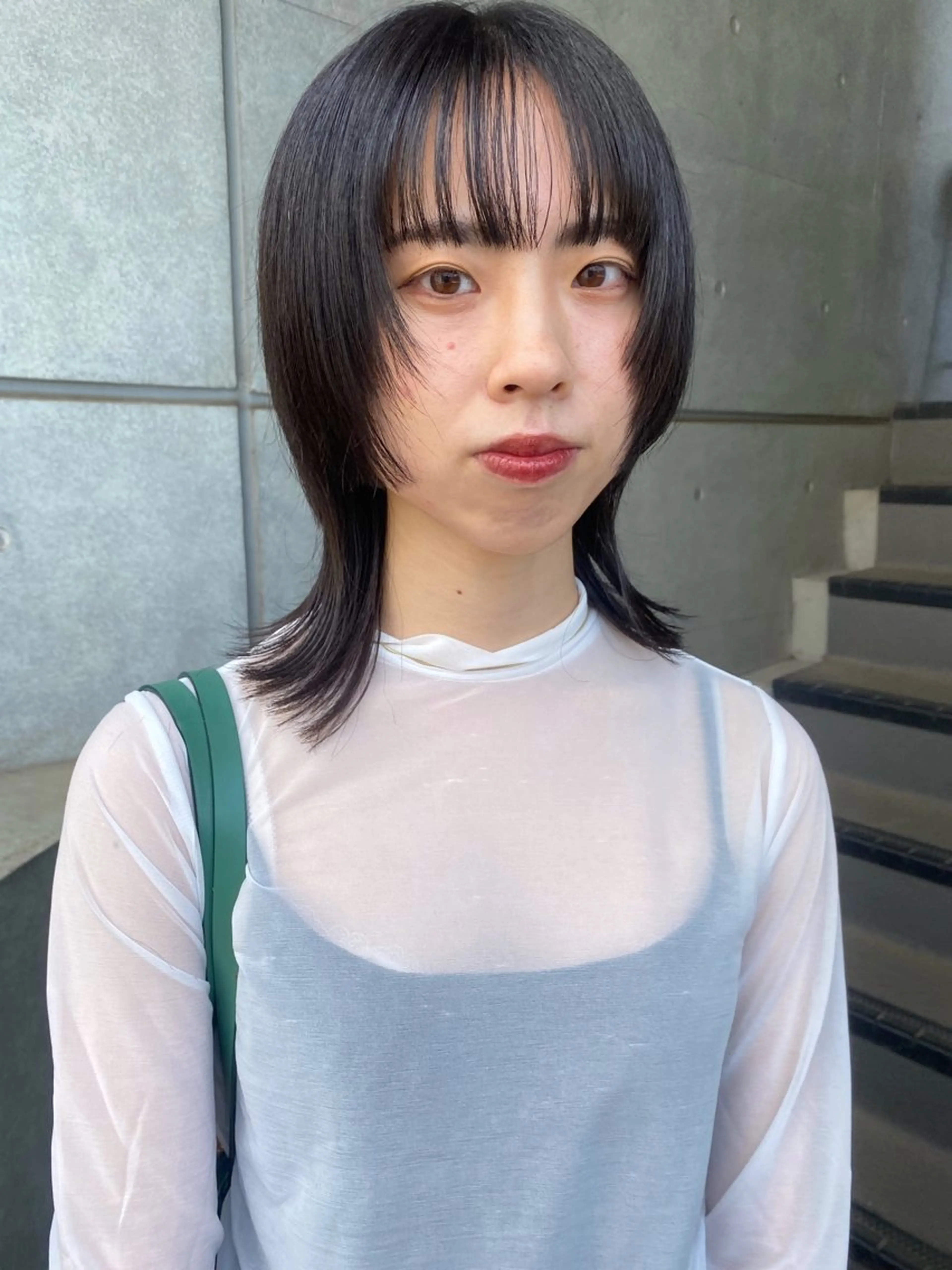 セミロング カラー カット 室谷 侑奈のヘアスタイル