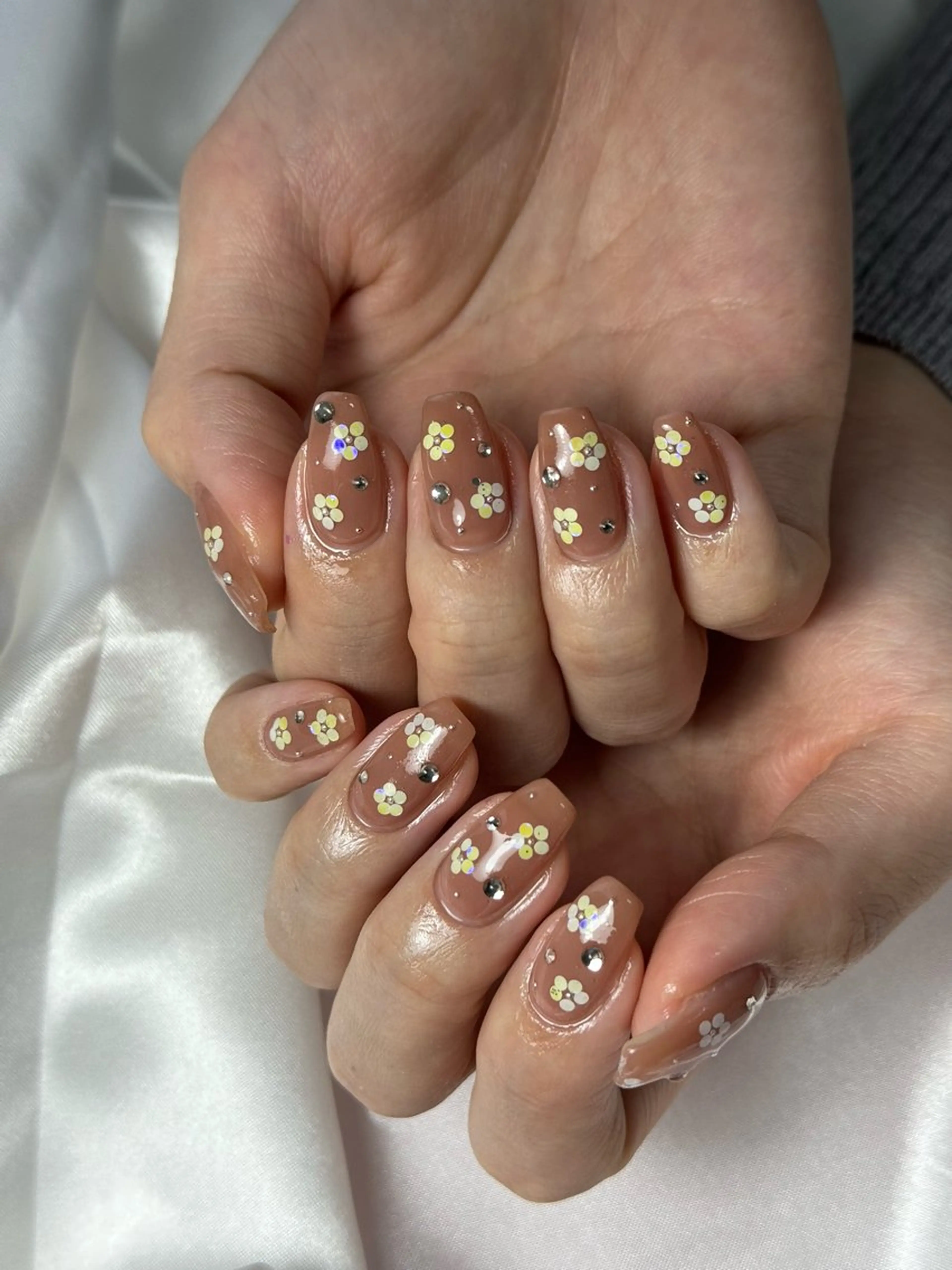 ネイル 入学式 ジェルネイル ホログラムネイル 持ち込み パラジェル ハンドネイル flowers nailのネイルデザイン