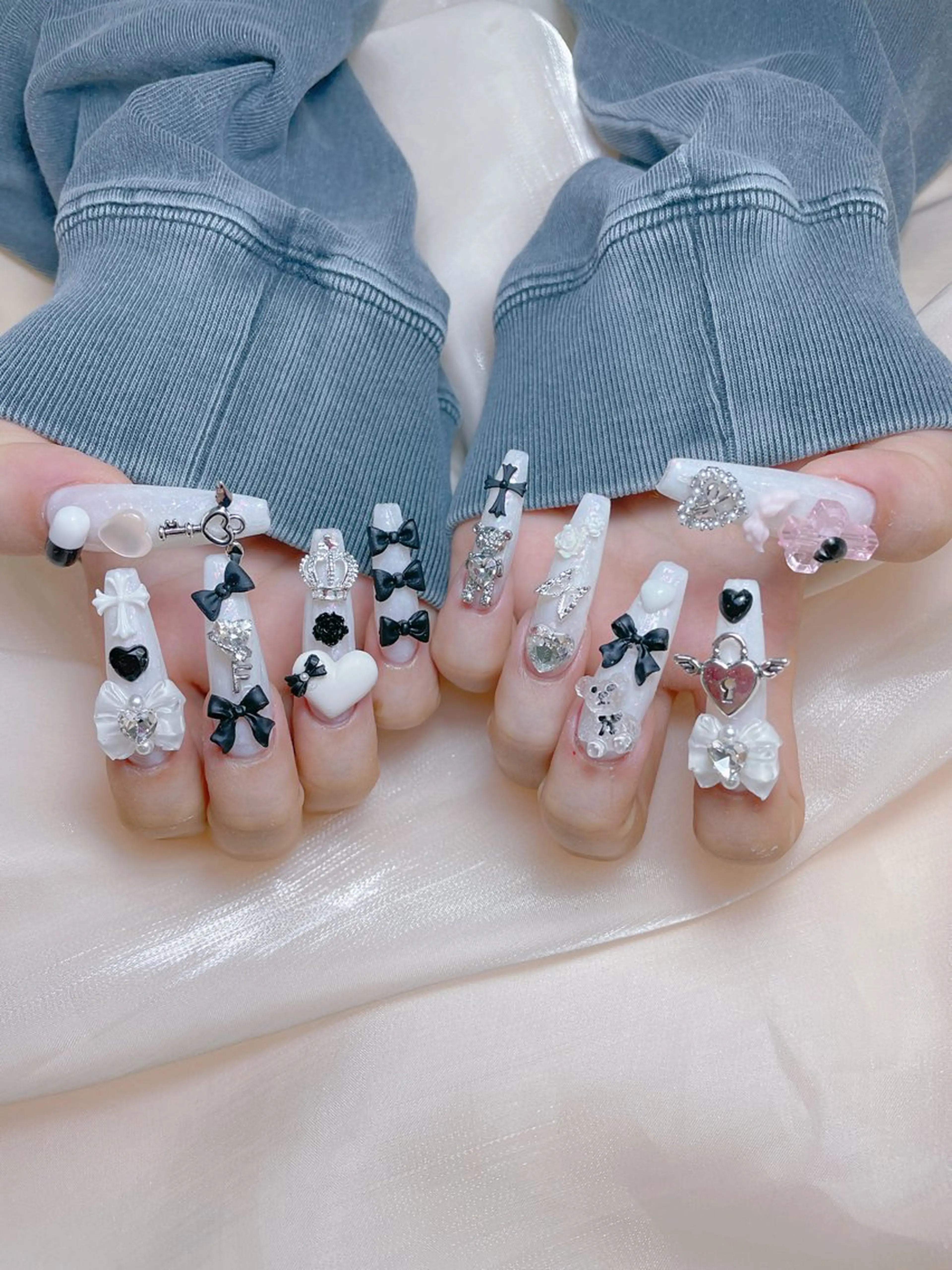 ネイル オーロラネイル キラキラネイル 大理石ネイル(マーブル) スカルプネイル 春ネイル ハンドネイル NailPrincess所属・princess スカルプ専門店のネイルデザイン