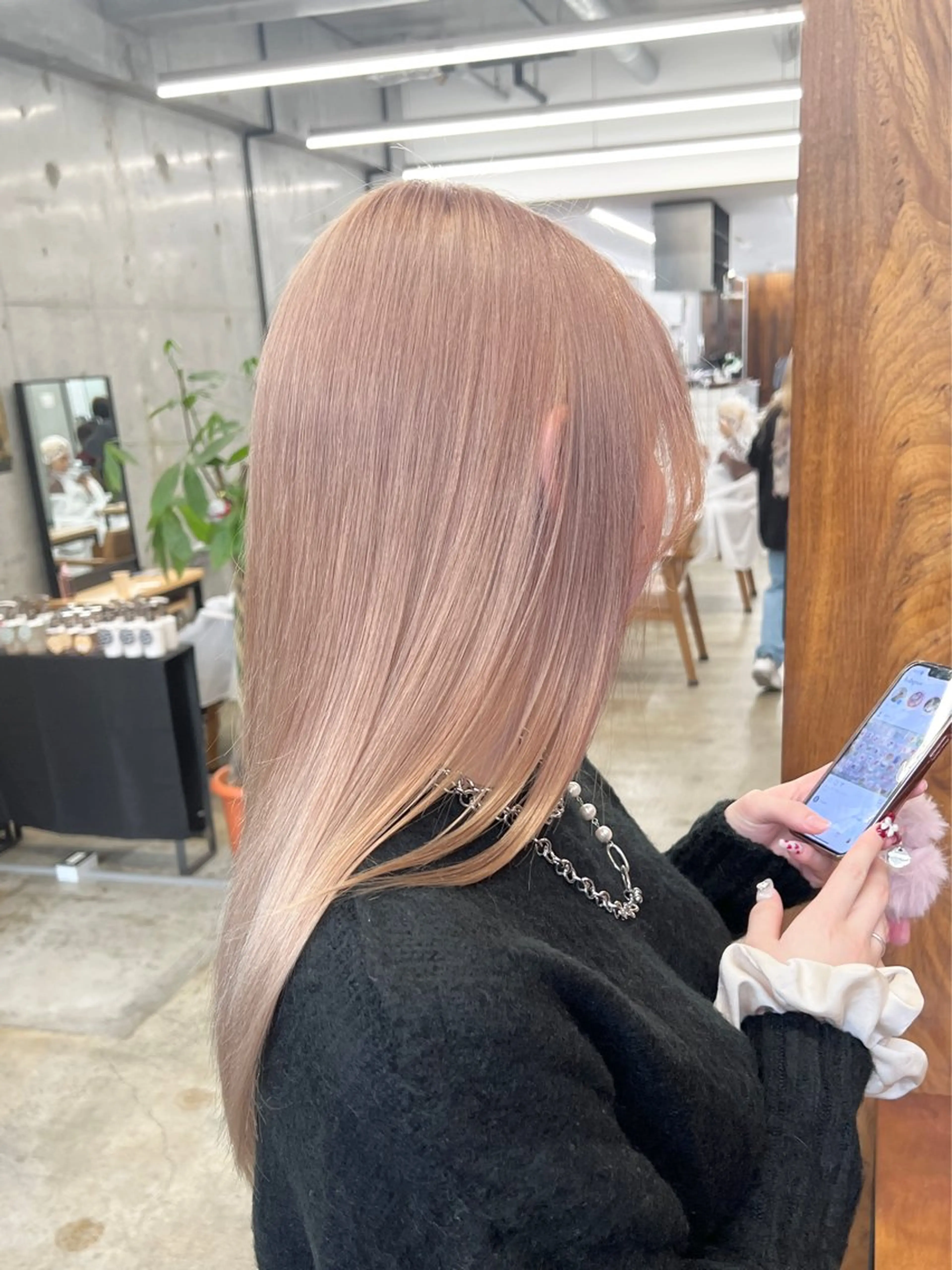 セミロング カラー 🍂顔まわりカットと ミルクティー🍼翔太のヘアスタイル