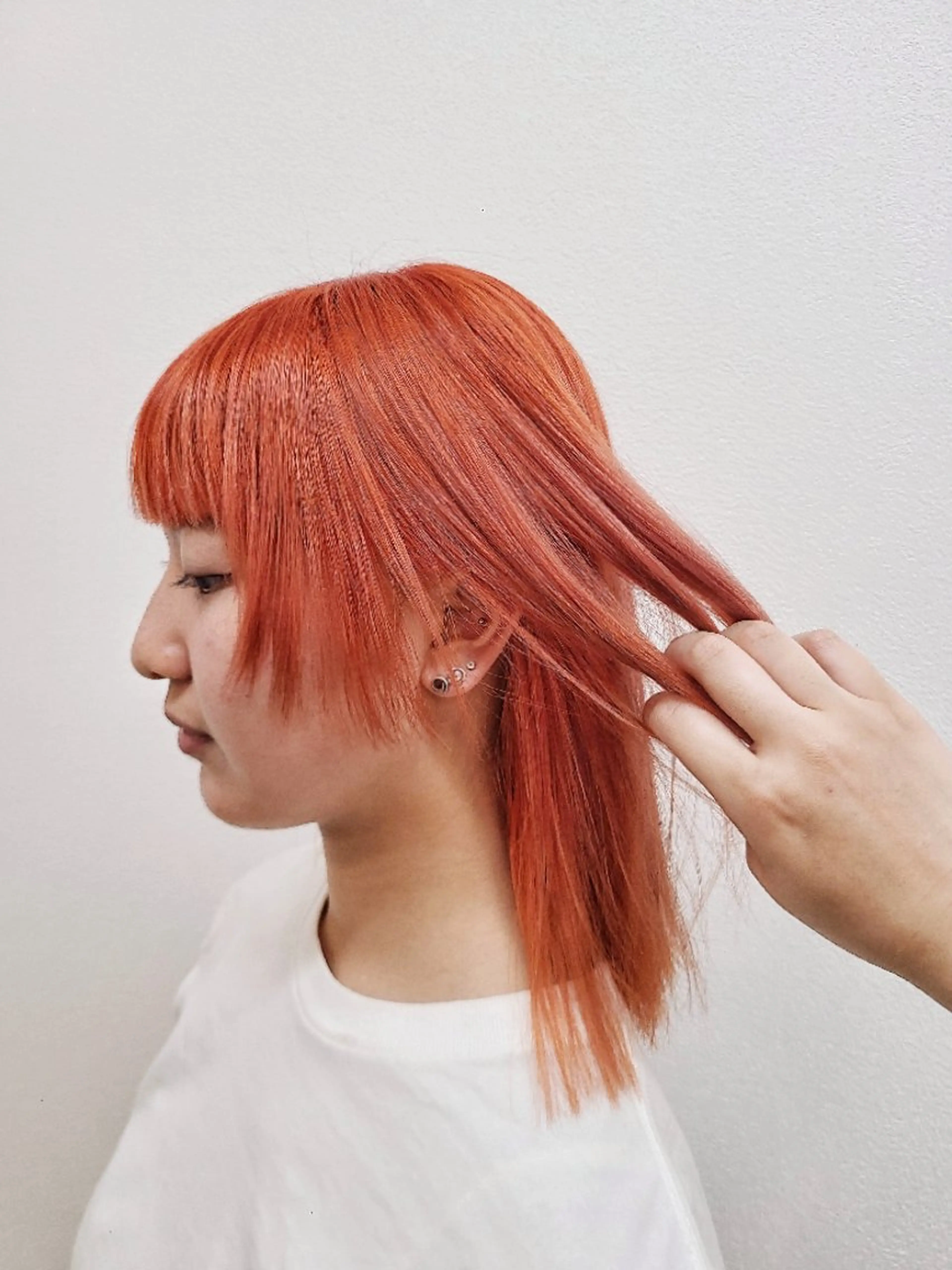 カラー ミディアム ブリーチ オレンジ yolo.所属・夜特化型ヘアサロン 𓃱yolo.タナベのヘアスタイル