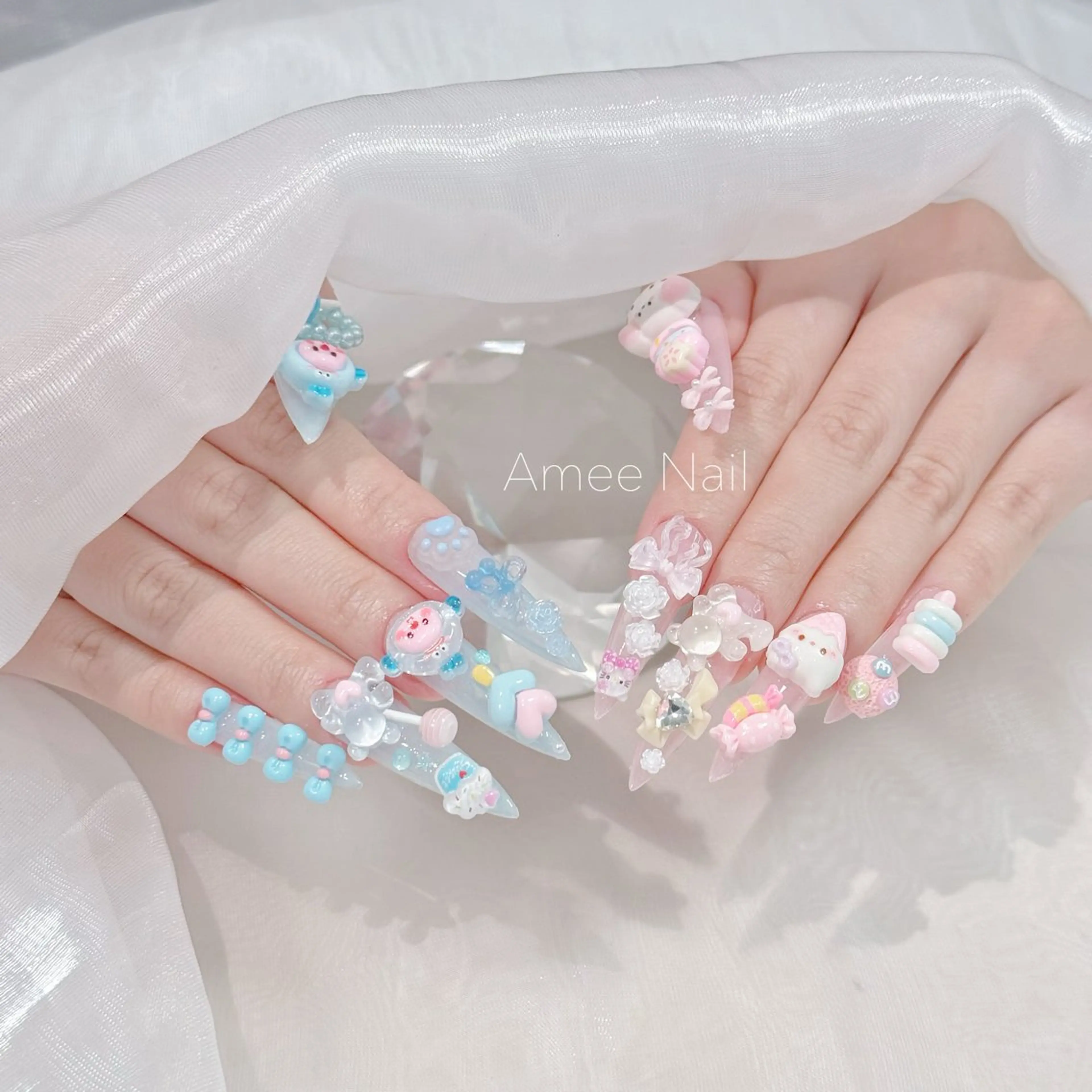 ネイル 成人式 ロングネイル マグネットネイル 大理石ネイル(マーブル) リボン ハンドネイル Amee Nailsalon所属・Amee Nailsalonのネイルデザイン