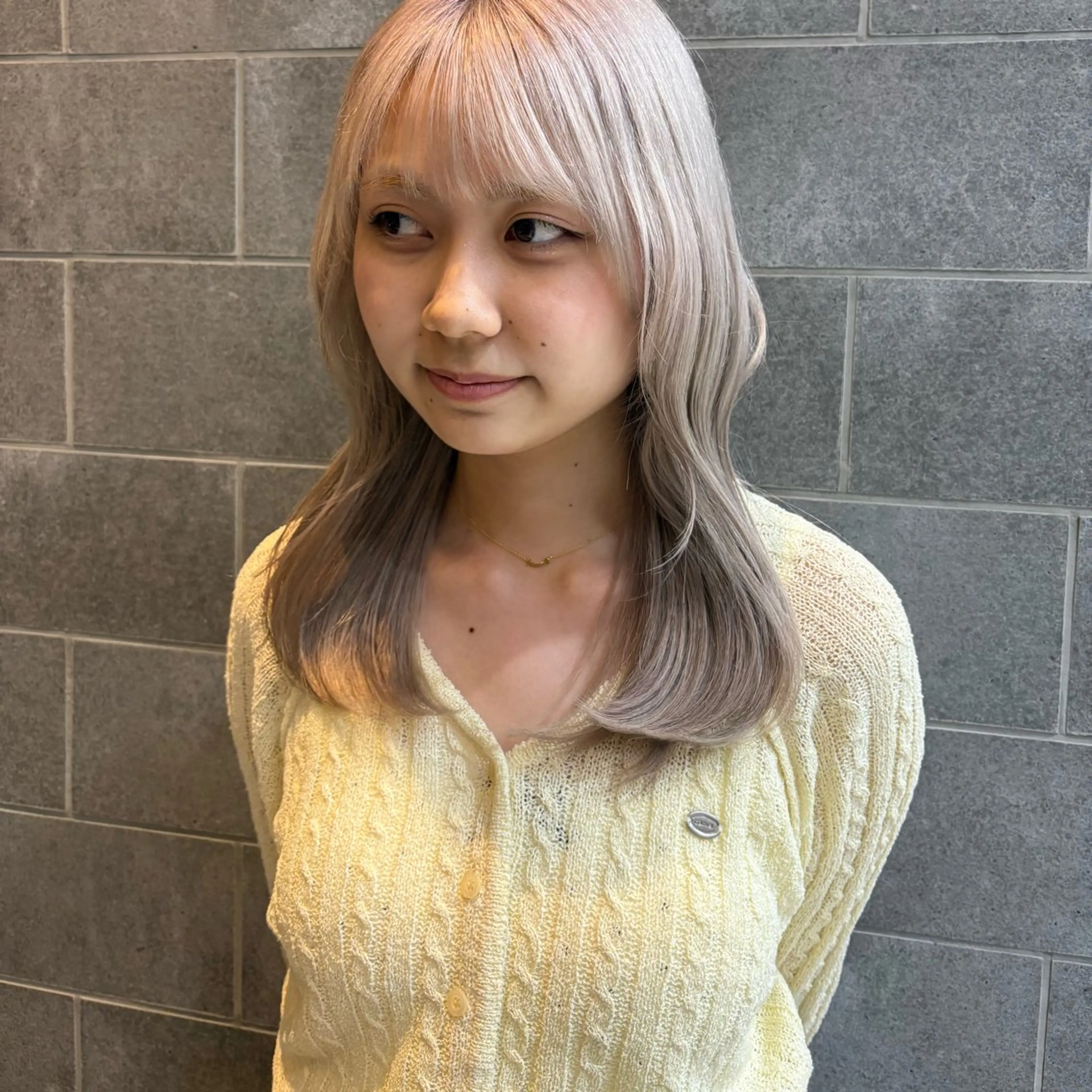 🎀デザインカラー【ブリーチ歴無し又はリタッチ幅1~2センチの方限定】グラーデーションカラートリートメント付ミニモ学割の写真