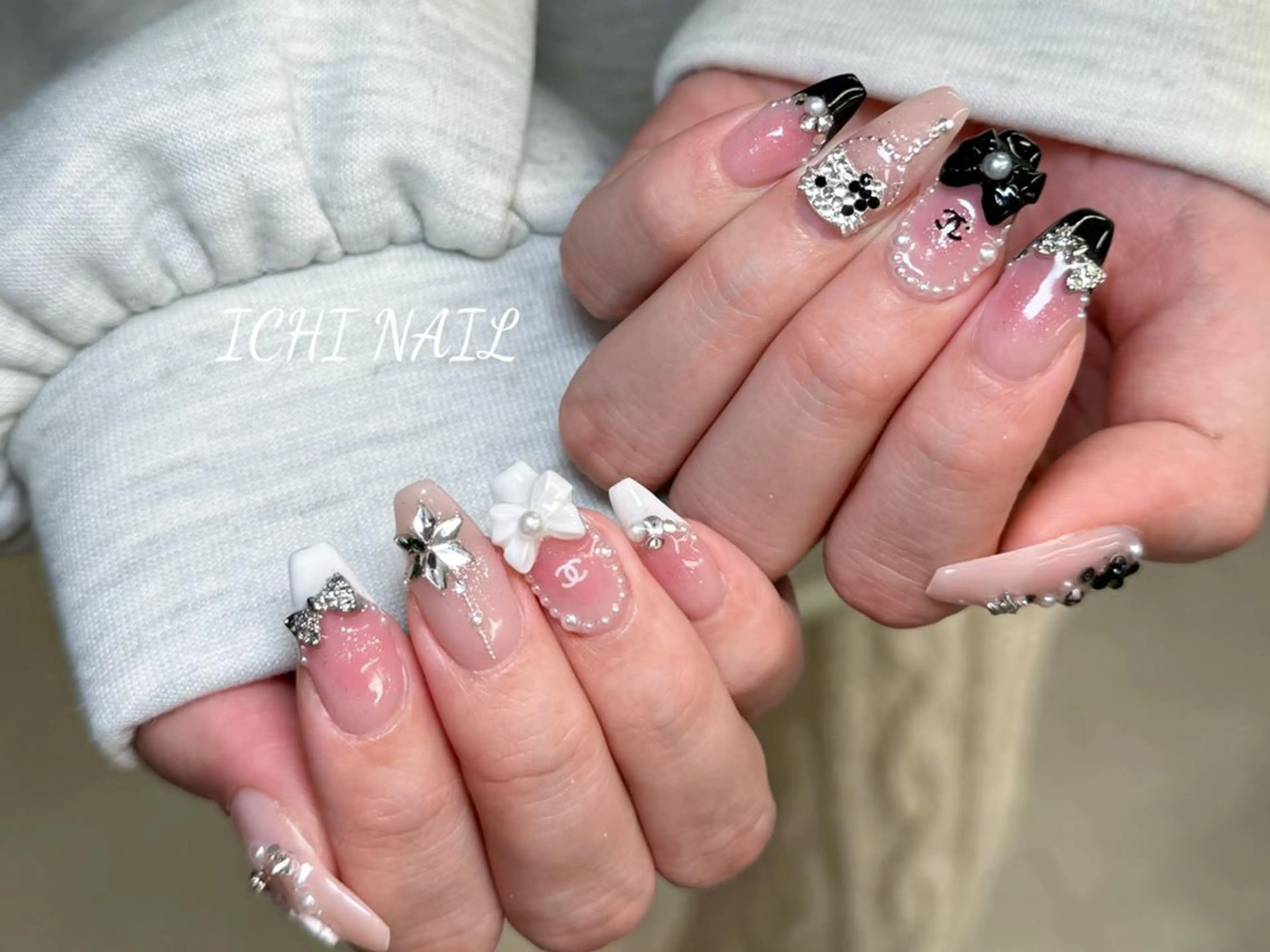 ネイル ハンドネイル 🍪 YOSHI🧋のネイルデザイン