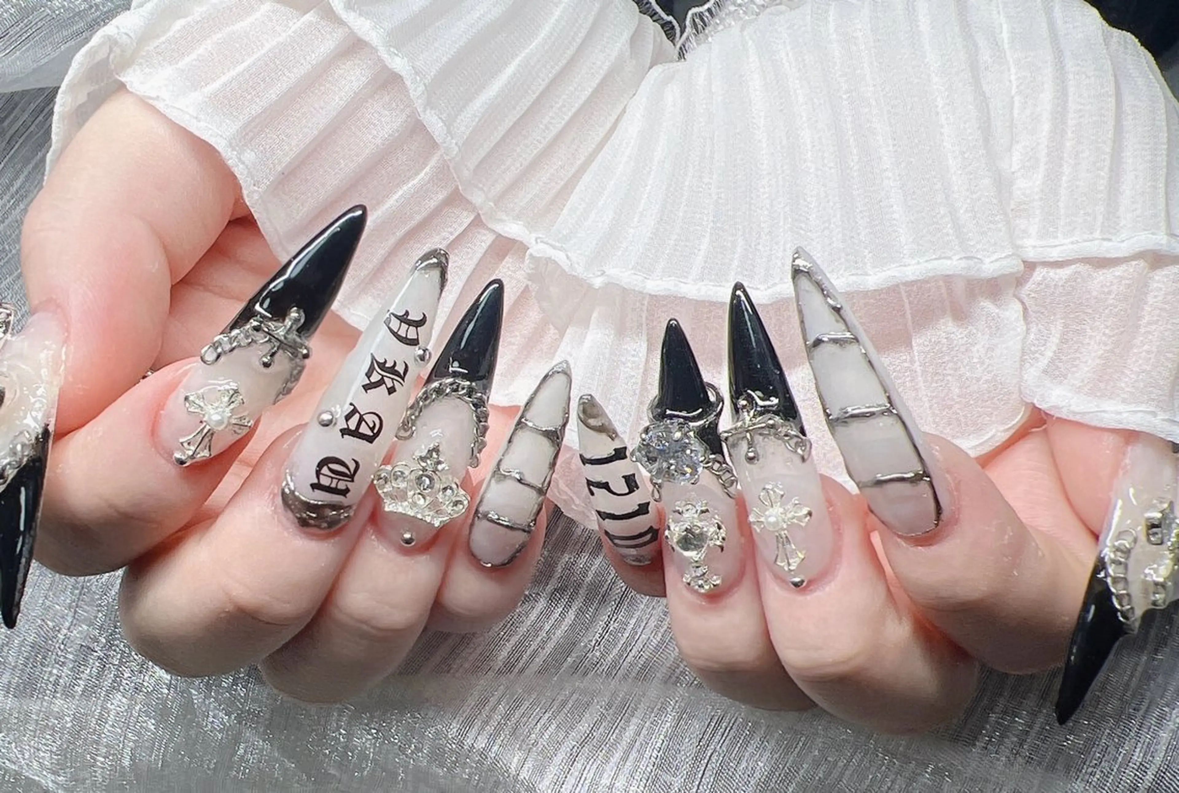 ネイル 長さ出し グラデーション キラキラネイル マグネットネイル ニュアンスネイル ハンドネイル Lee Nails チップ長さだし専門店のネイルデザイン