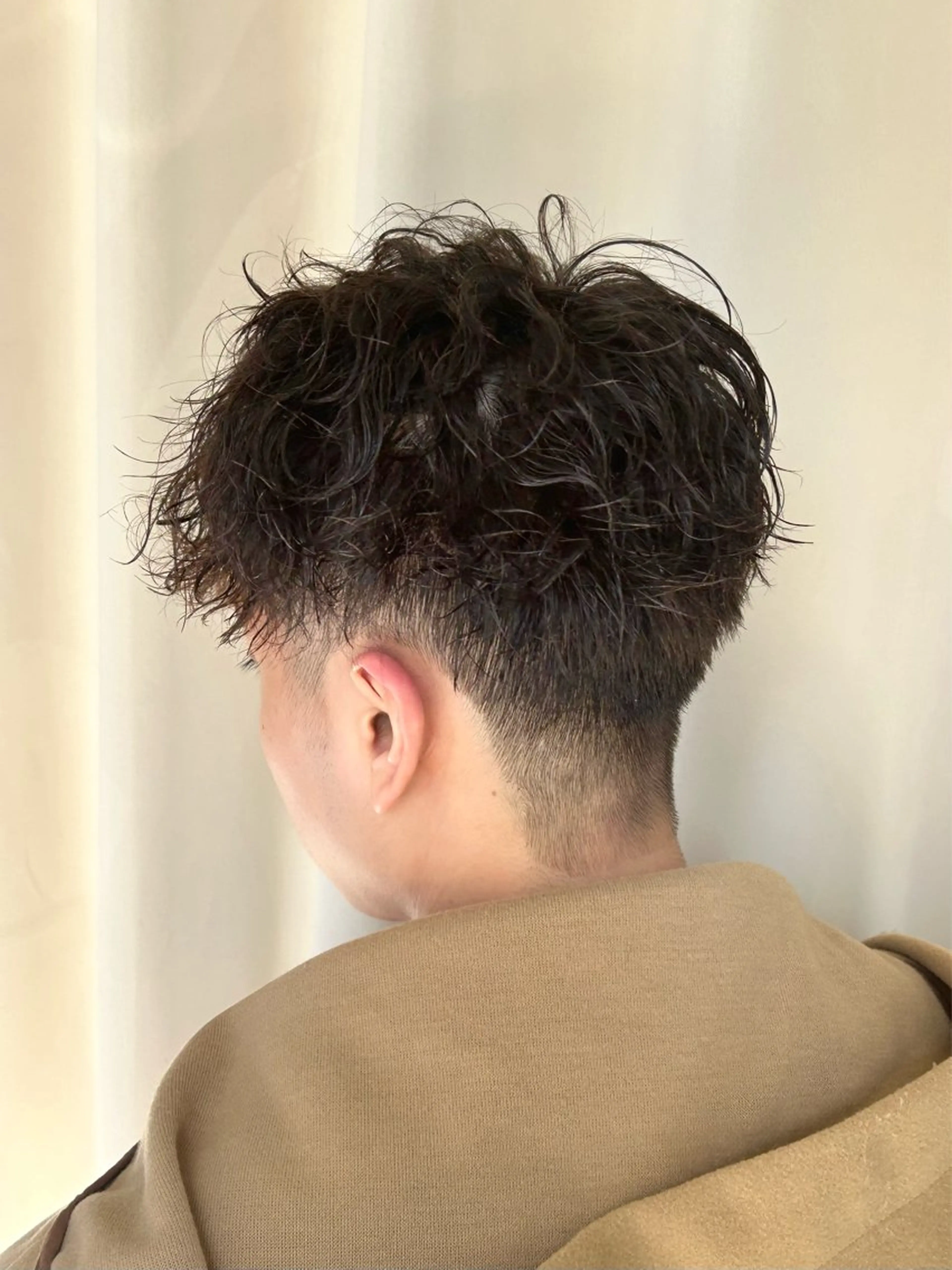 ショート メンズ ｻｲﾄｳ《艶カラー✨ メンズパーマ🌀》のヘアスタイル