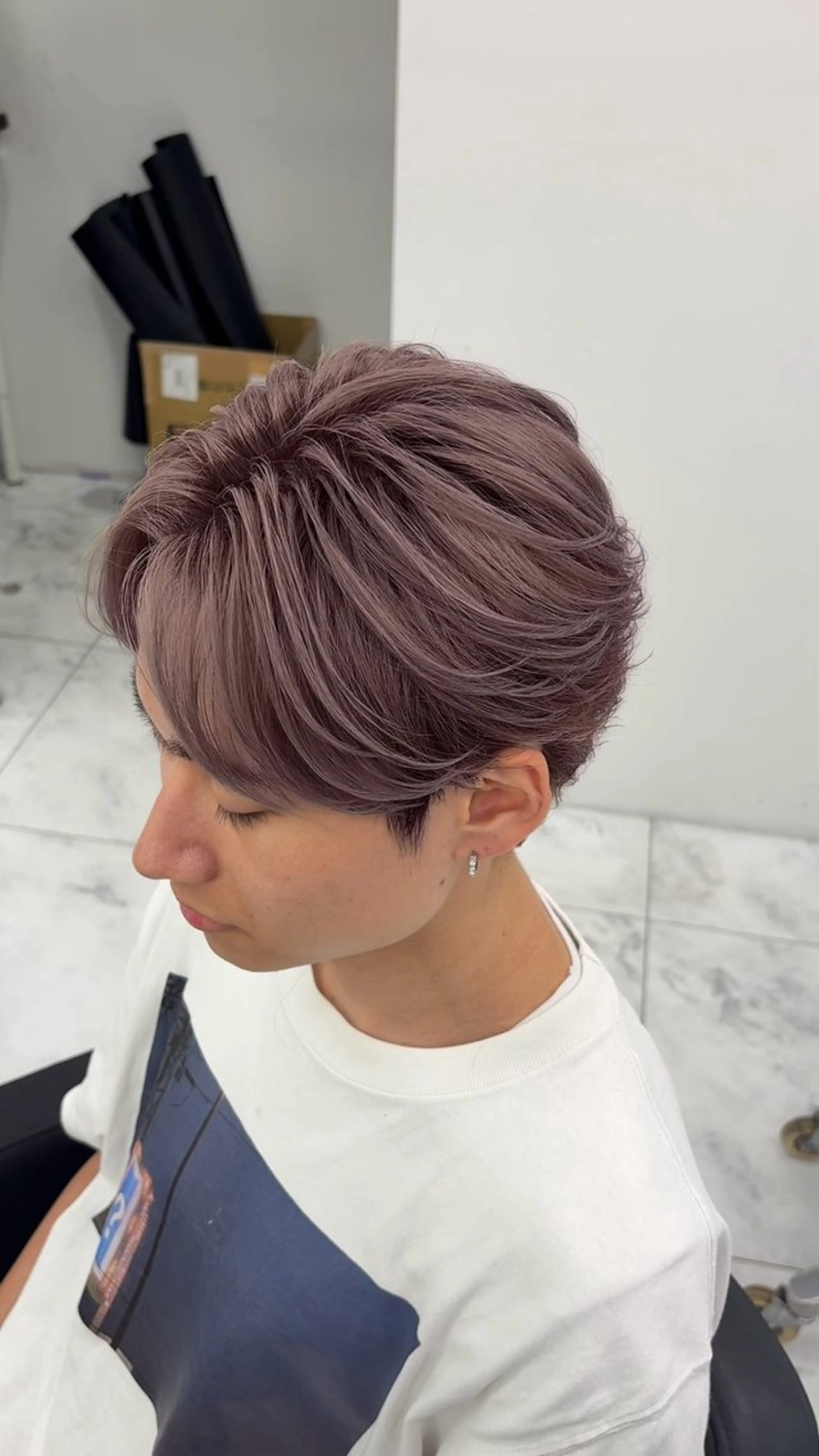 ショート カラー パーマ メンズ メンズブリーチ ブリーチ グレージュ ミルクティーグレージュ ヘアカラー トリートメント 鈴汰郎/原宿/メンズ /ハイトーンカラーのヘアスタイル