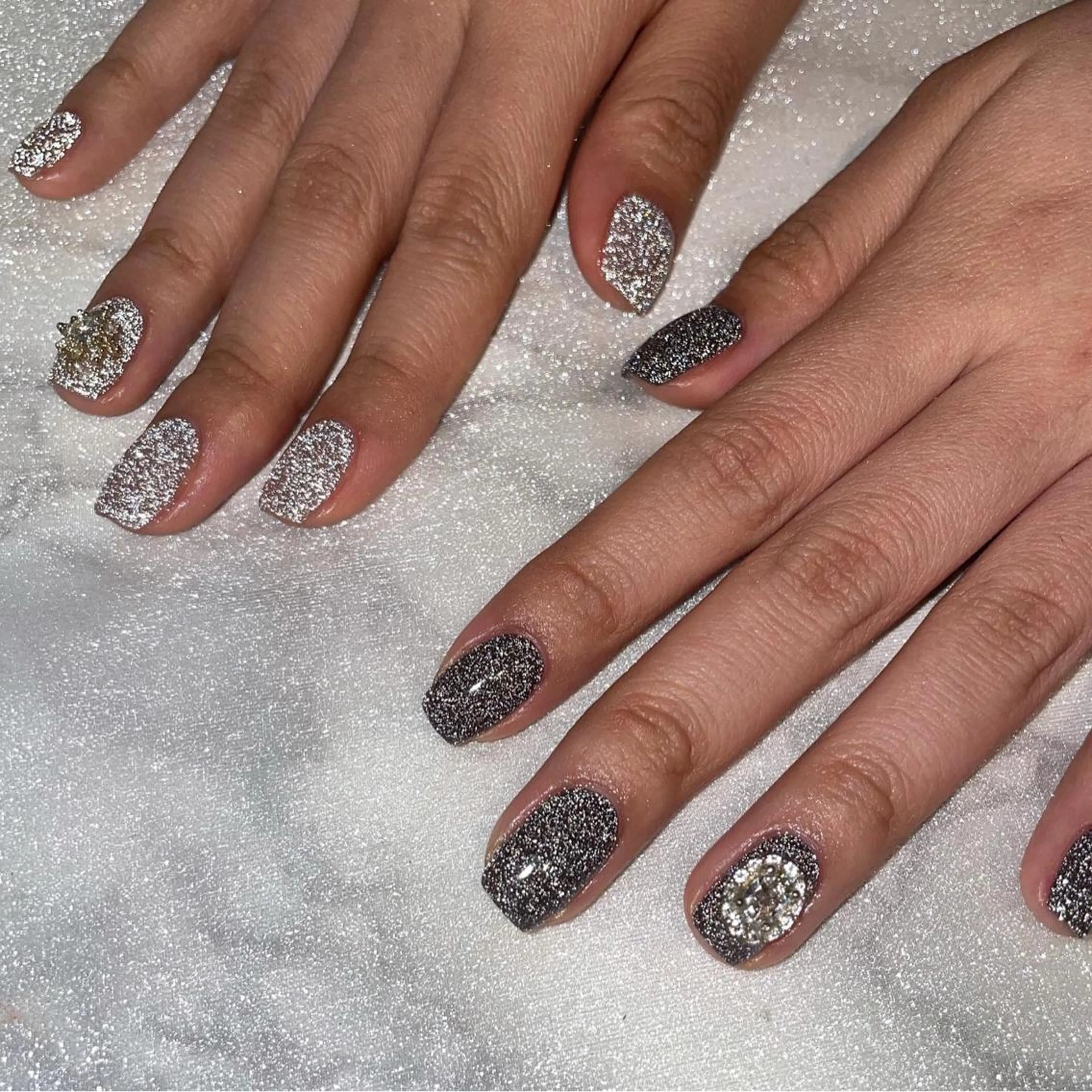 ネイル フラッシュネイル ガーリー キラキラネイル ニュアンスネイル ハンドネイル ハンドケア lyly.nail所属・lylynail YUUKAのネイルデザイン