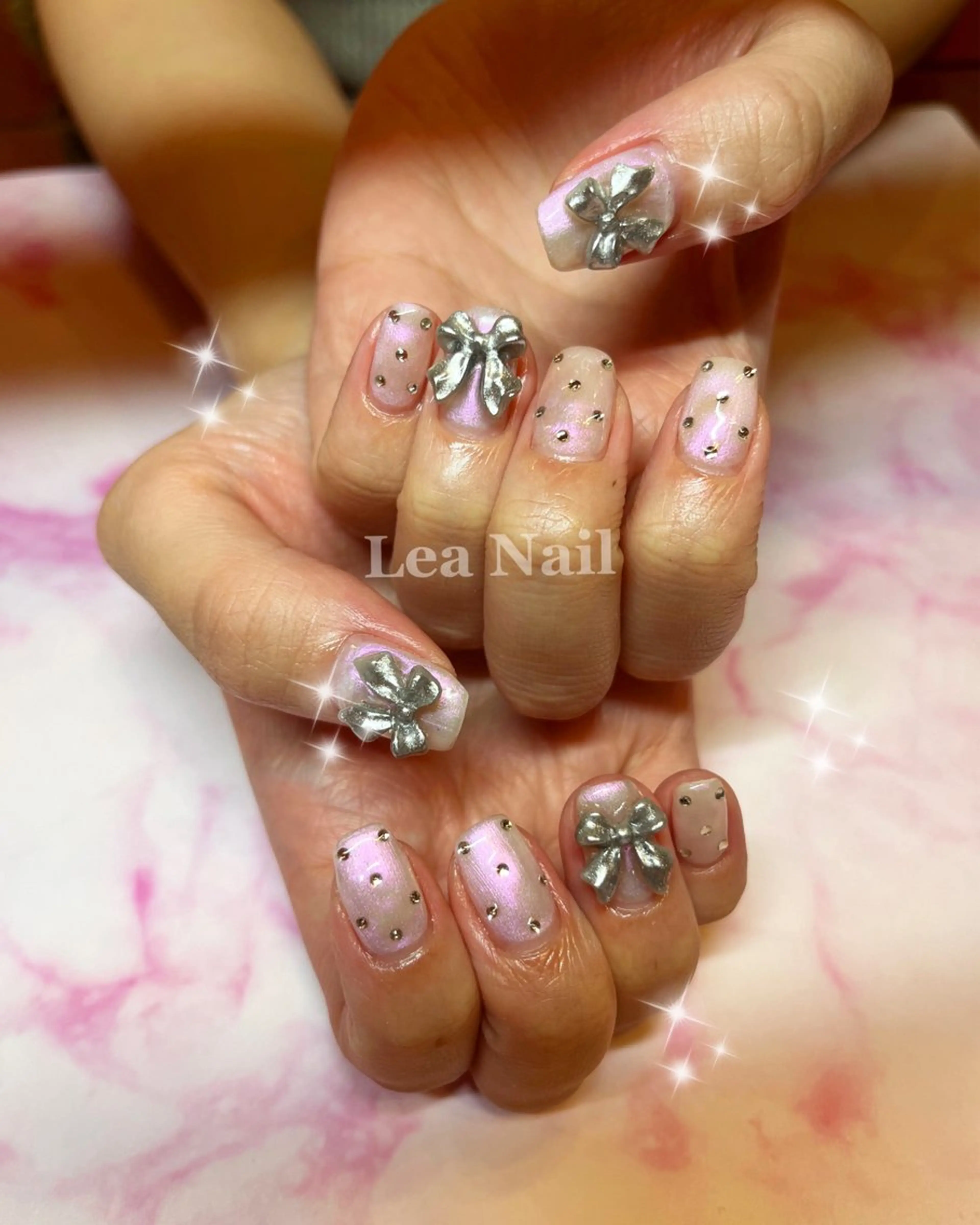 ネイル ドット ストーンネイル Lea Nailのネイルデザイン