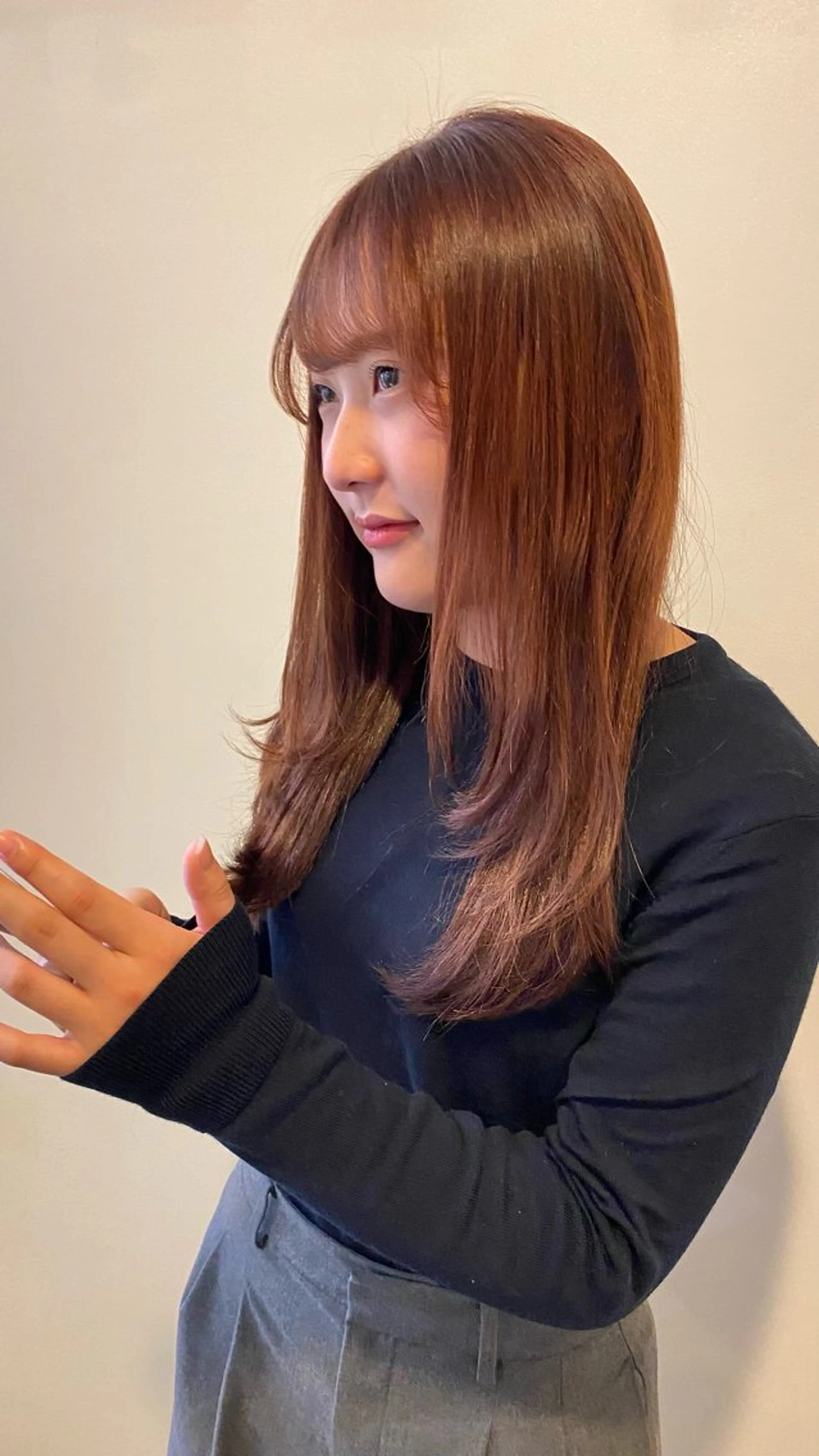 ロング カラー 磯谷 朋のヘアスタイル