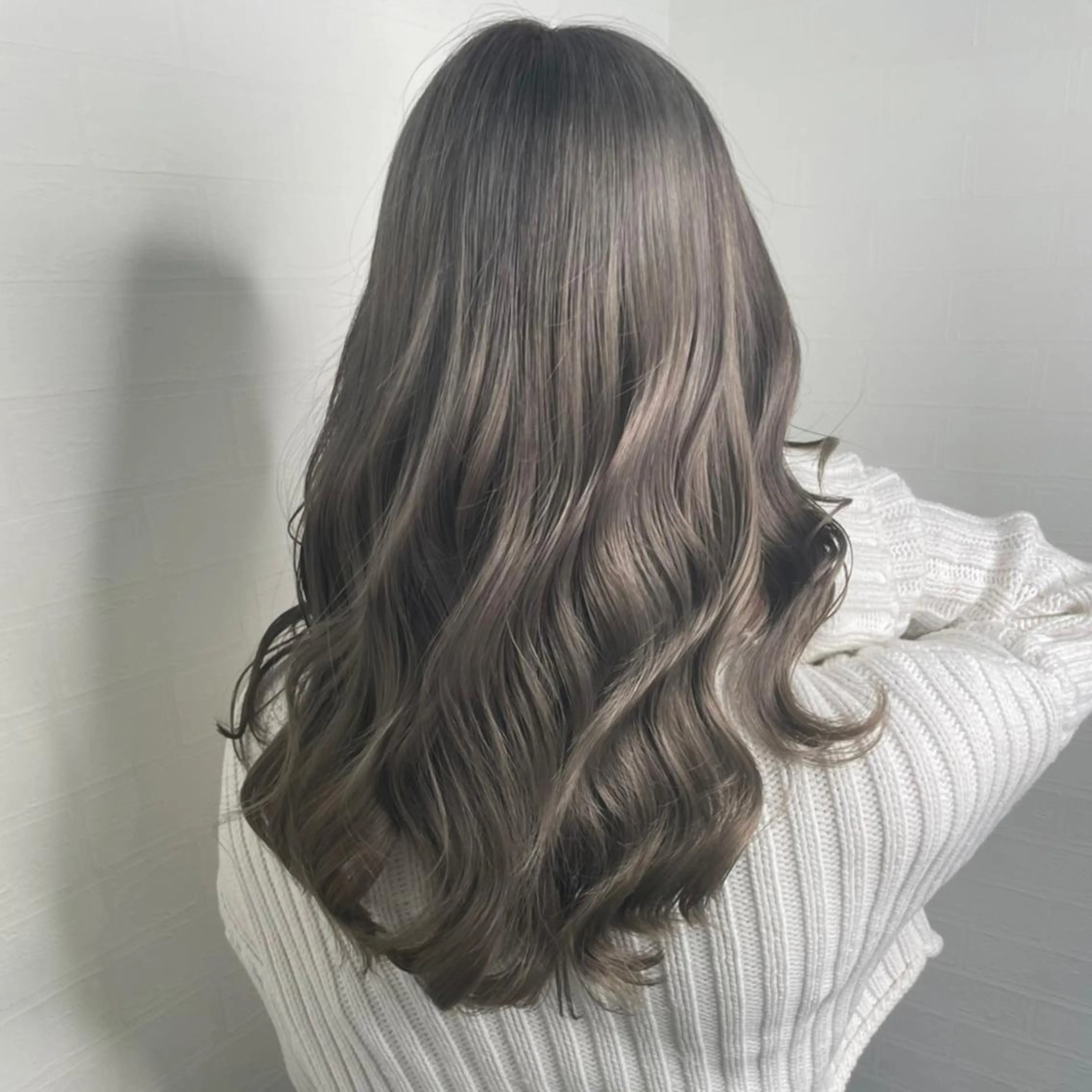 セミロング 田子🦋ハイトーン 🫐耳つぼジュエリーのヘアスタイル