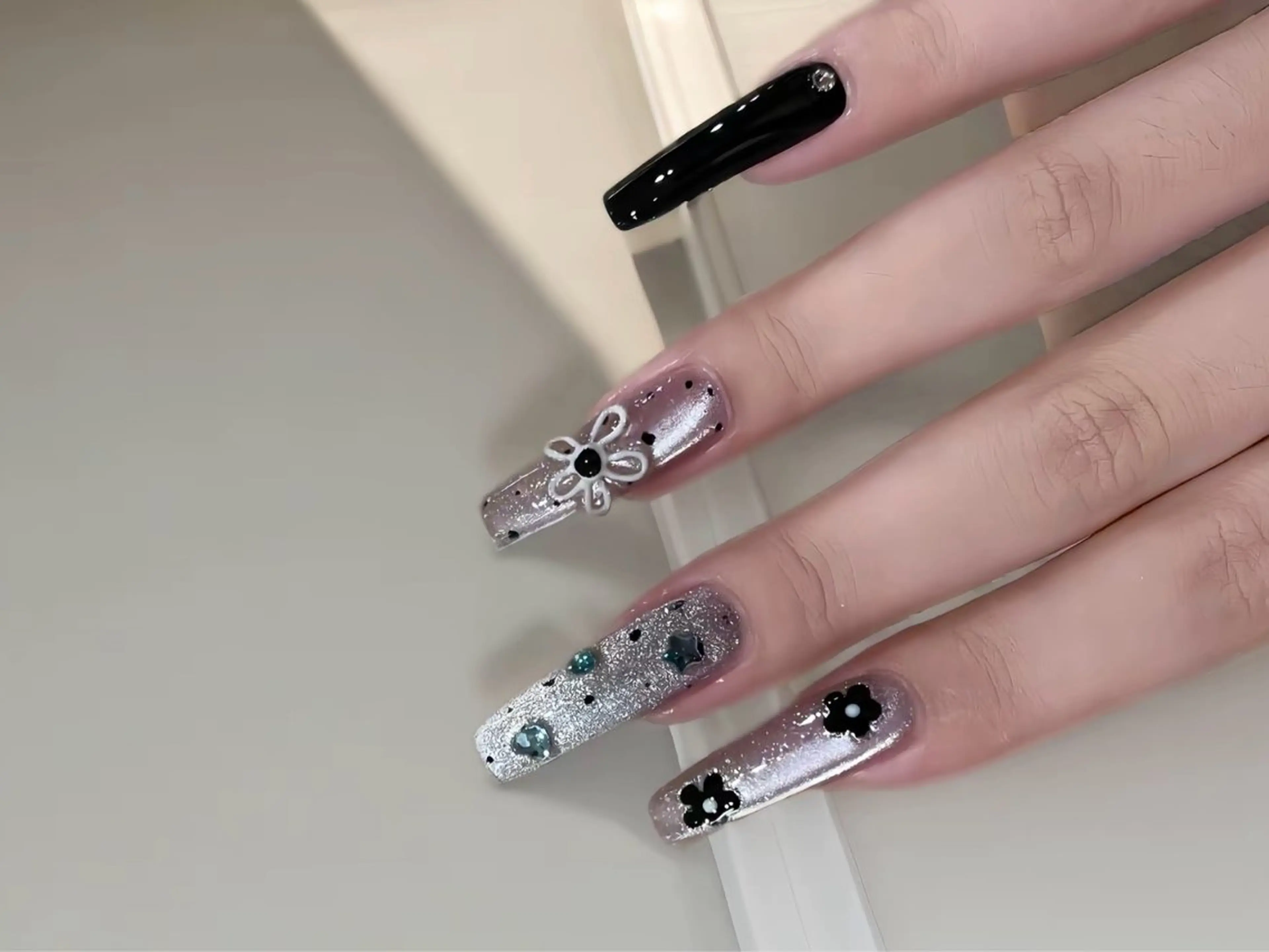 ネイル アートネイル オーロラネイル クリアネイル 長さ出し フレンチネイル 石井 百合のネイルデザイン