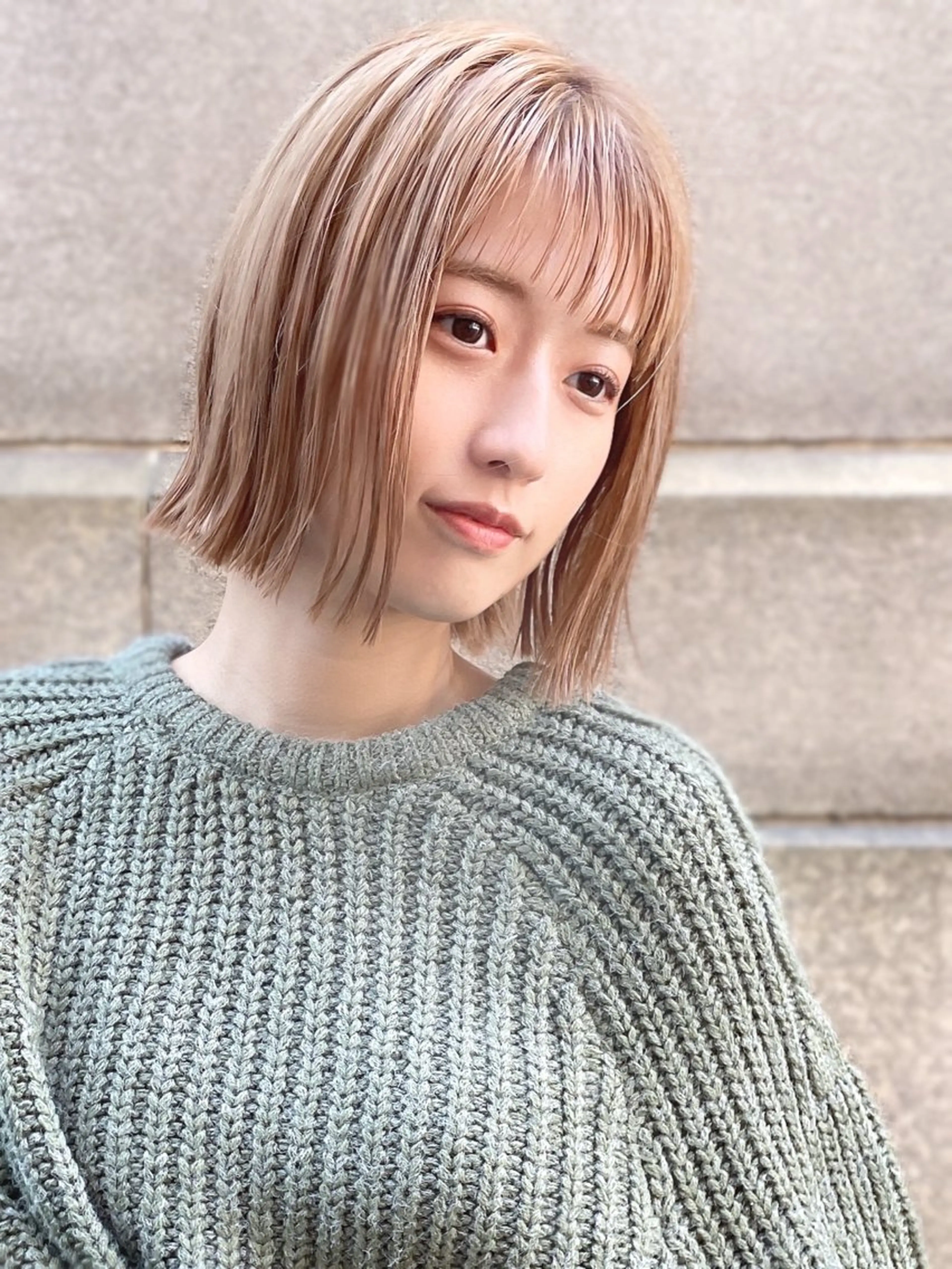 ミディアム La Bless 大阪梅田所属・梅田 ミディアム ショートYUKINOのヘアスタイル