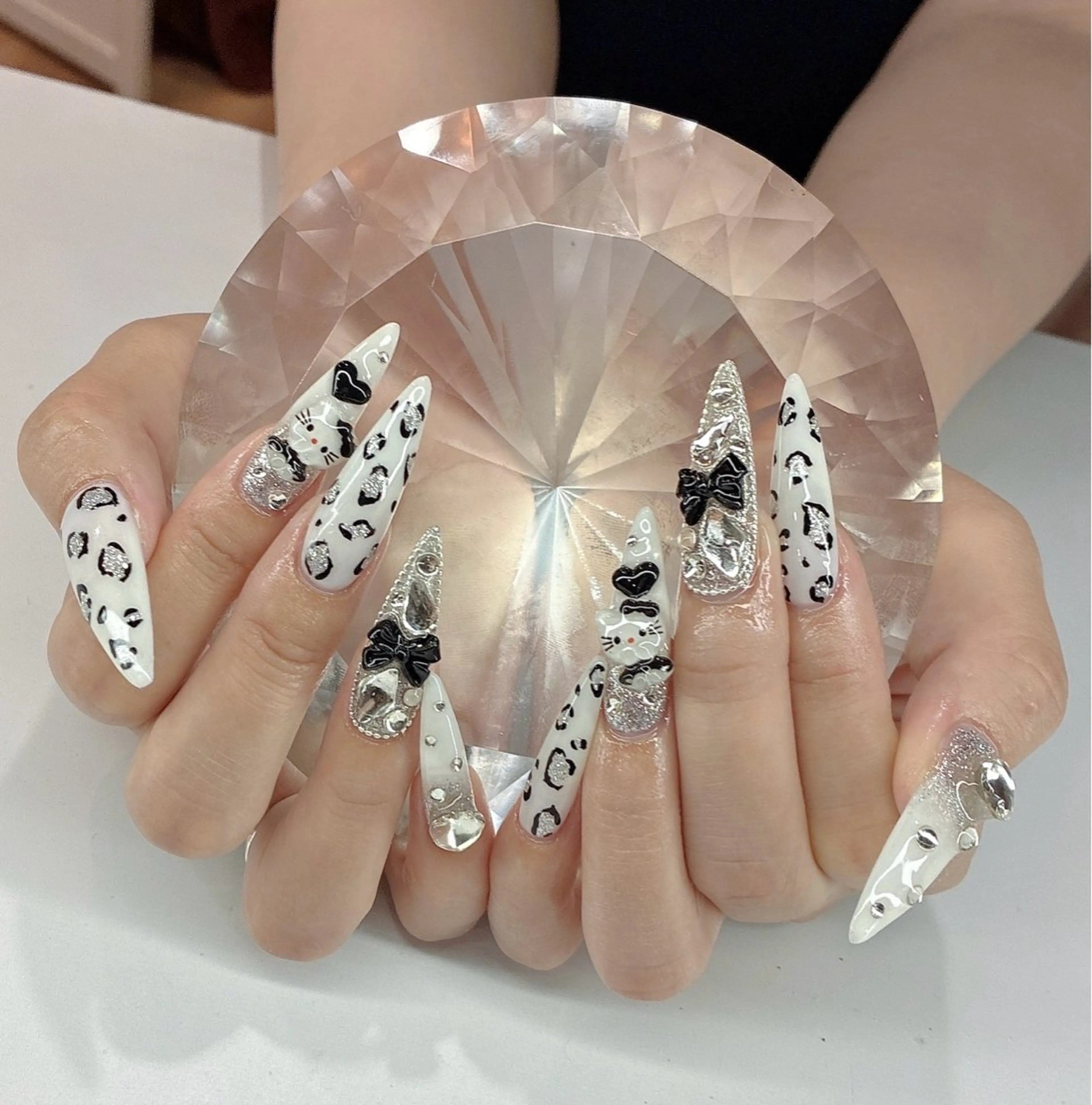 ネイル ハンドネイル LoaChaton kaeのネイルデザイン