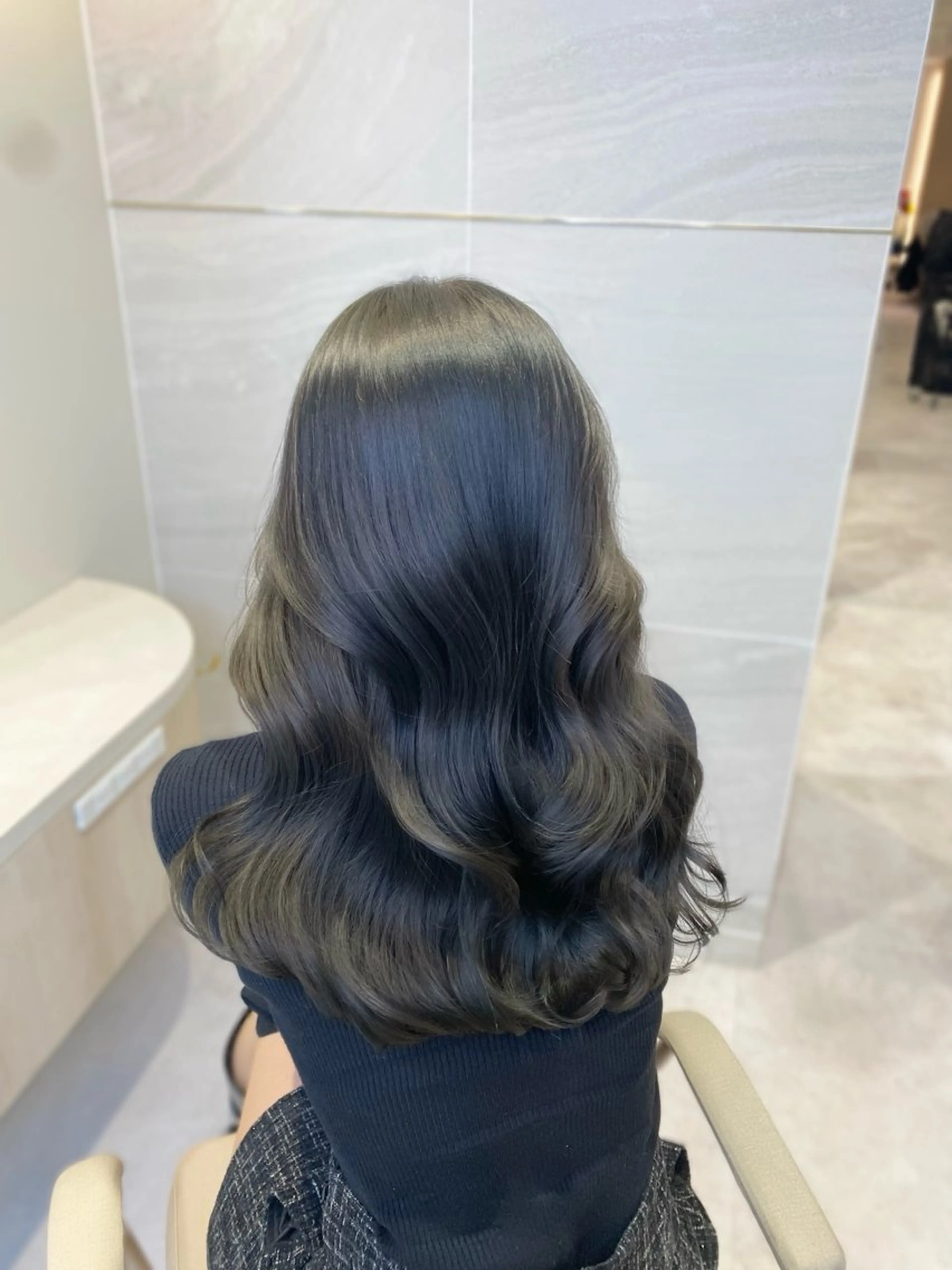 セミロング カラー ダークグレー ダークグレージュ グレージュ イルミナカラー 韓国風ヘア カット ヘアカラー トリートメント ブリーチなしダブル カラー🧸🐺陽介のヘアスタイル