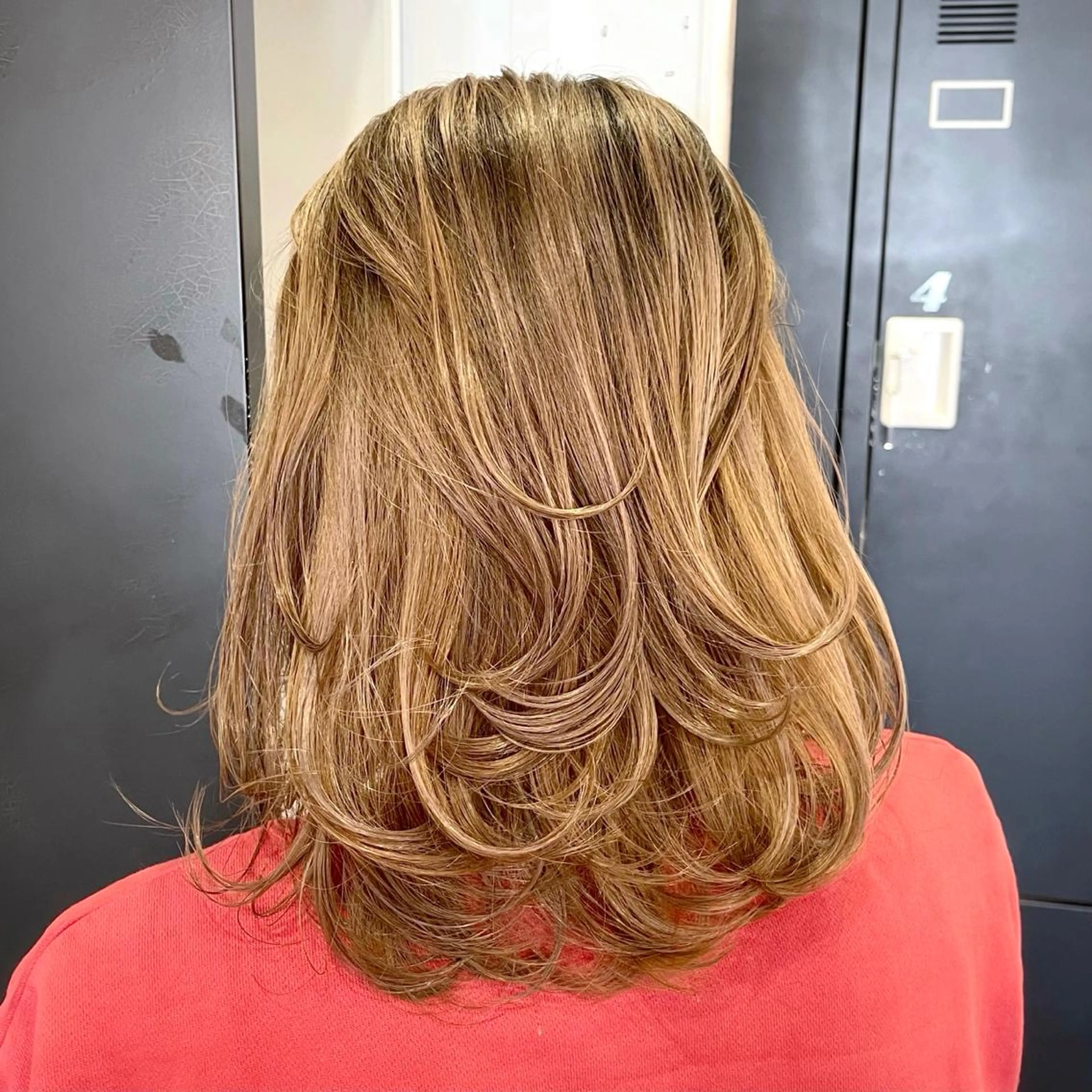 ミディアム カラー ヘアアレンジ バレイヤージュ デザインカラー ハイライトカラー 外国人風カラー ハイライト アンドウ ユウ/ レイヤーカット/韓国のヘアスタイル