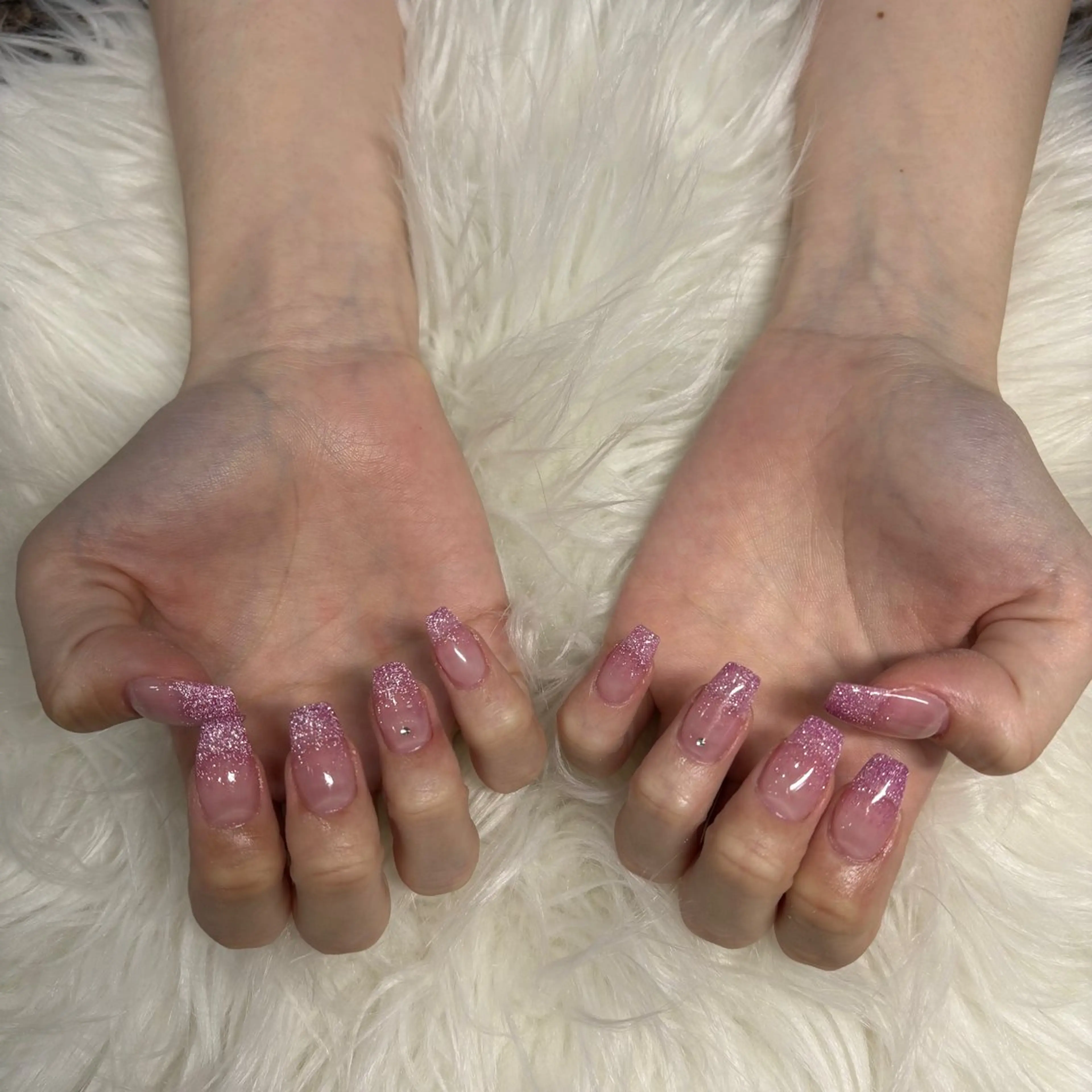 ネイル グラデーション ラメ(グリッター) ラメグラデーション ピンク ハンドネイル IROHA NAIL 長谷川唯惺のネイルデザイン
