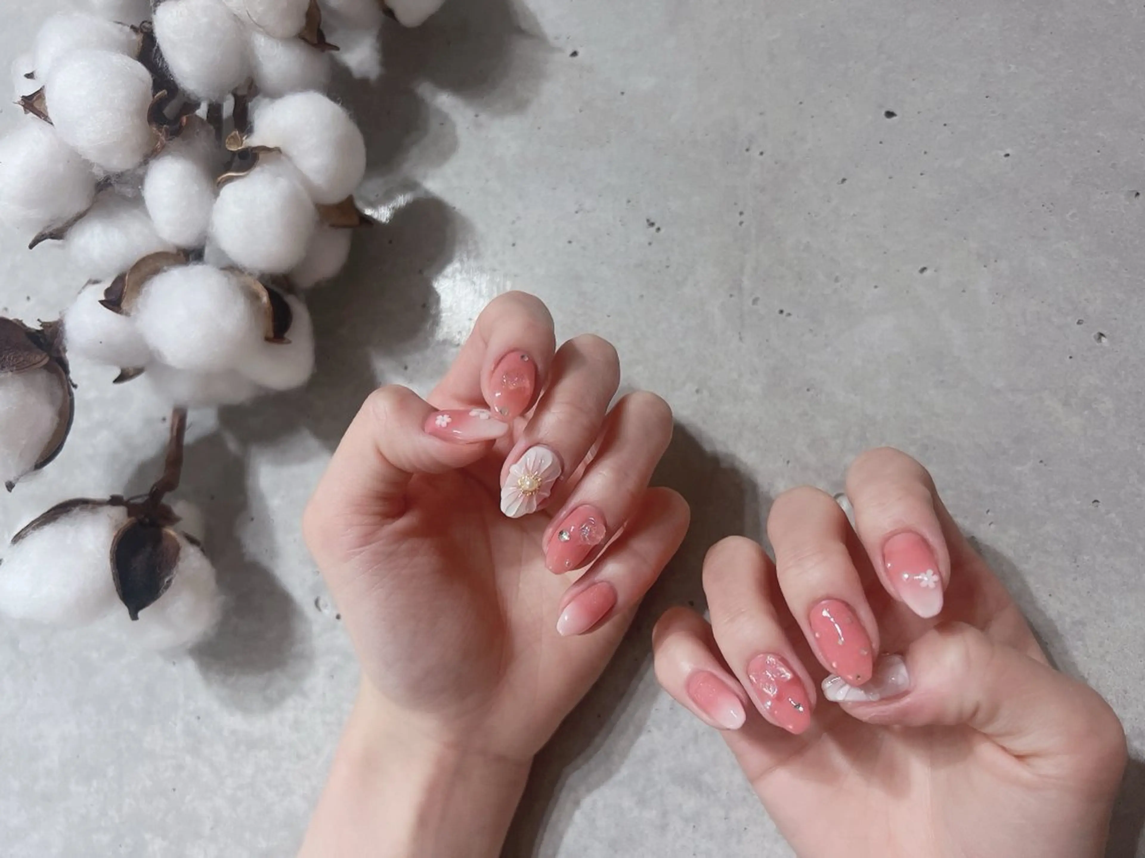 ミディアム 萬城 愛梨のネイルデザイン