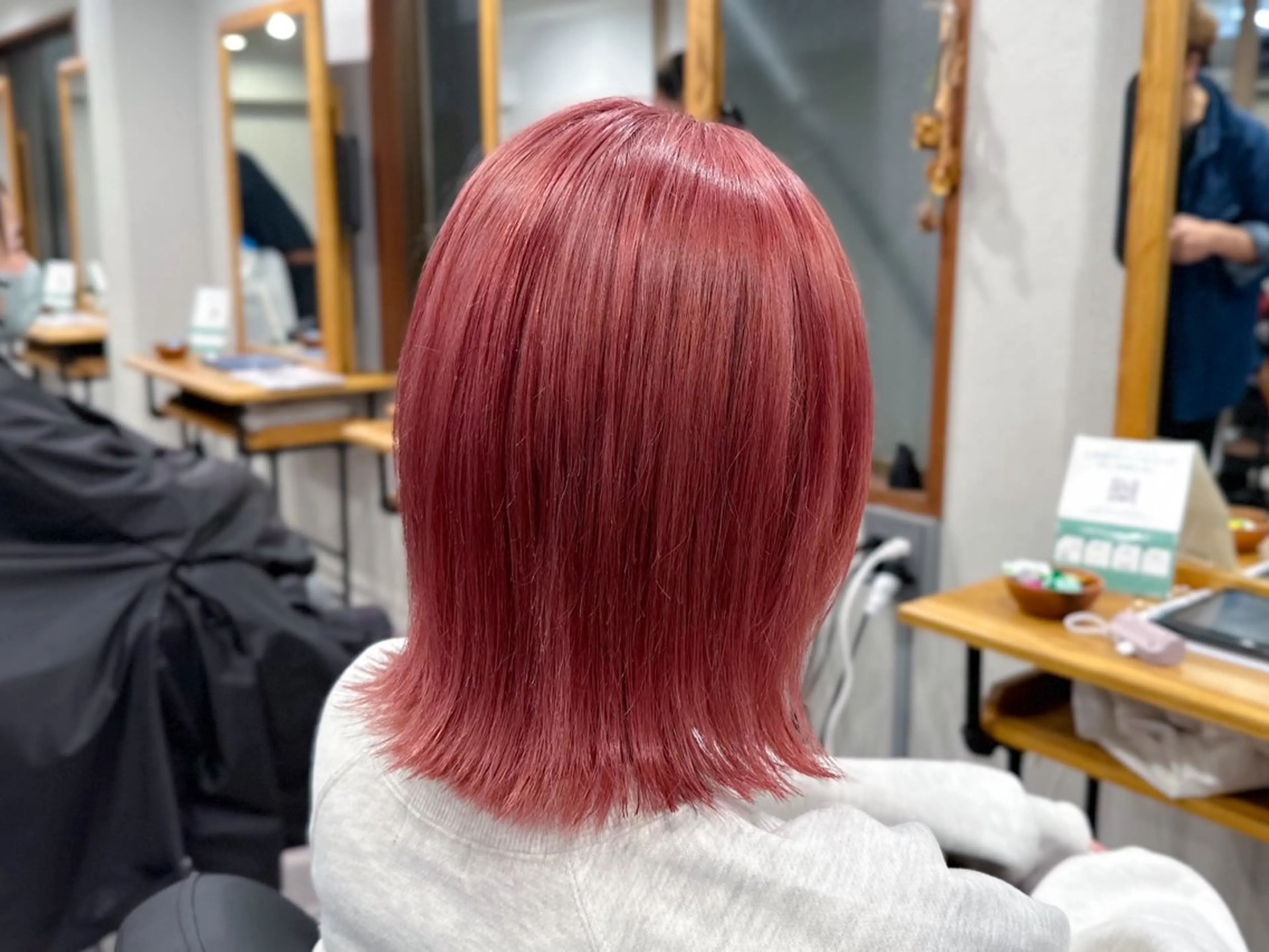 ミディアム カラー ピンクカラー カット ヘアカラー トリートメント affect 上大岡所属・《ブリーチカラー / 縮毛矯正》坂本爽のヘアスタイル