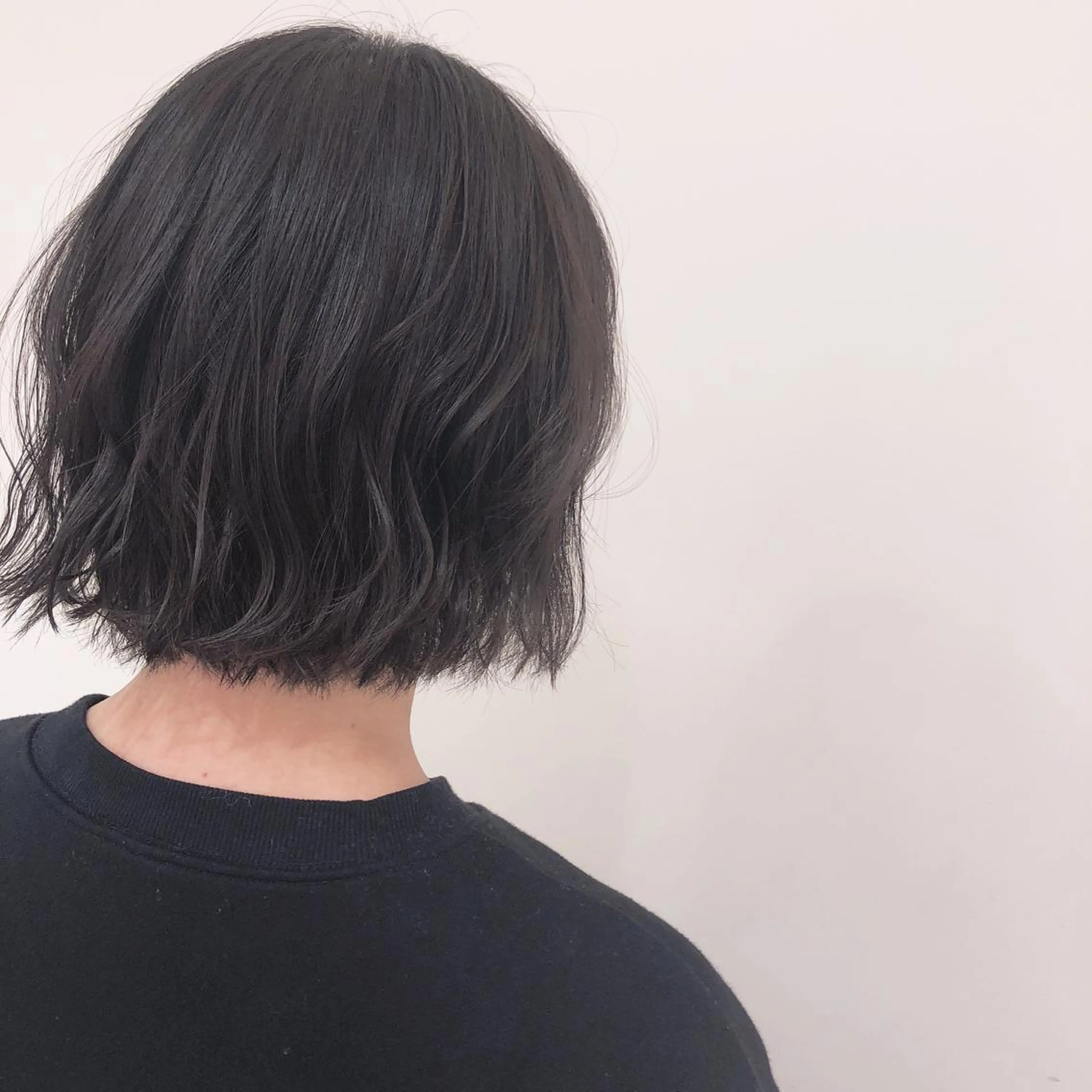 ショート カラー 野村 さなみ✨ぱっつんボブのヘアスタイル