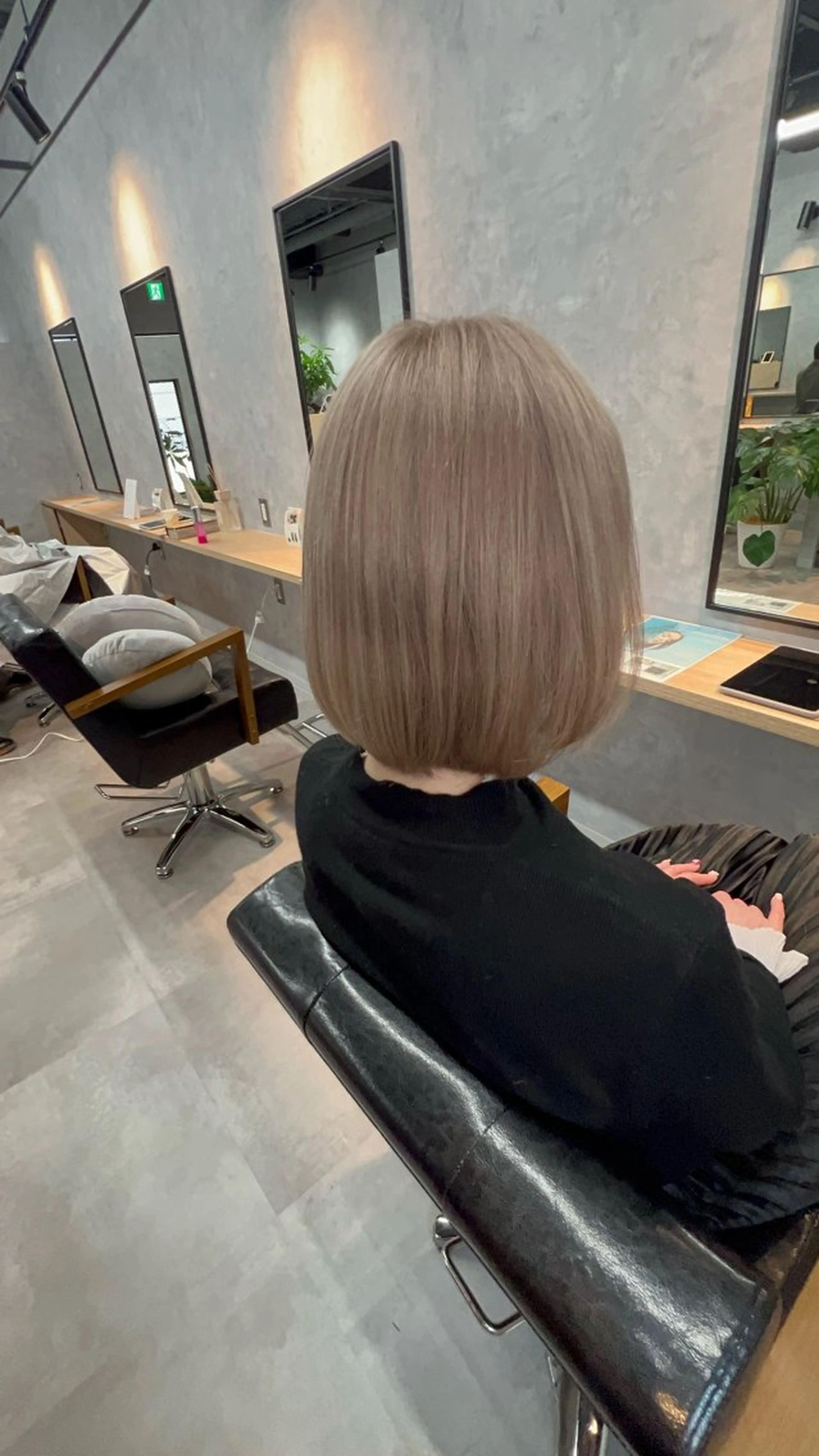 ミディアム motoトップカラー リスト/ブリーチカラのヘアスタイル