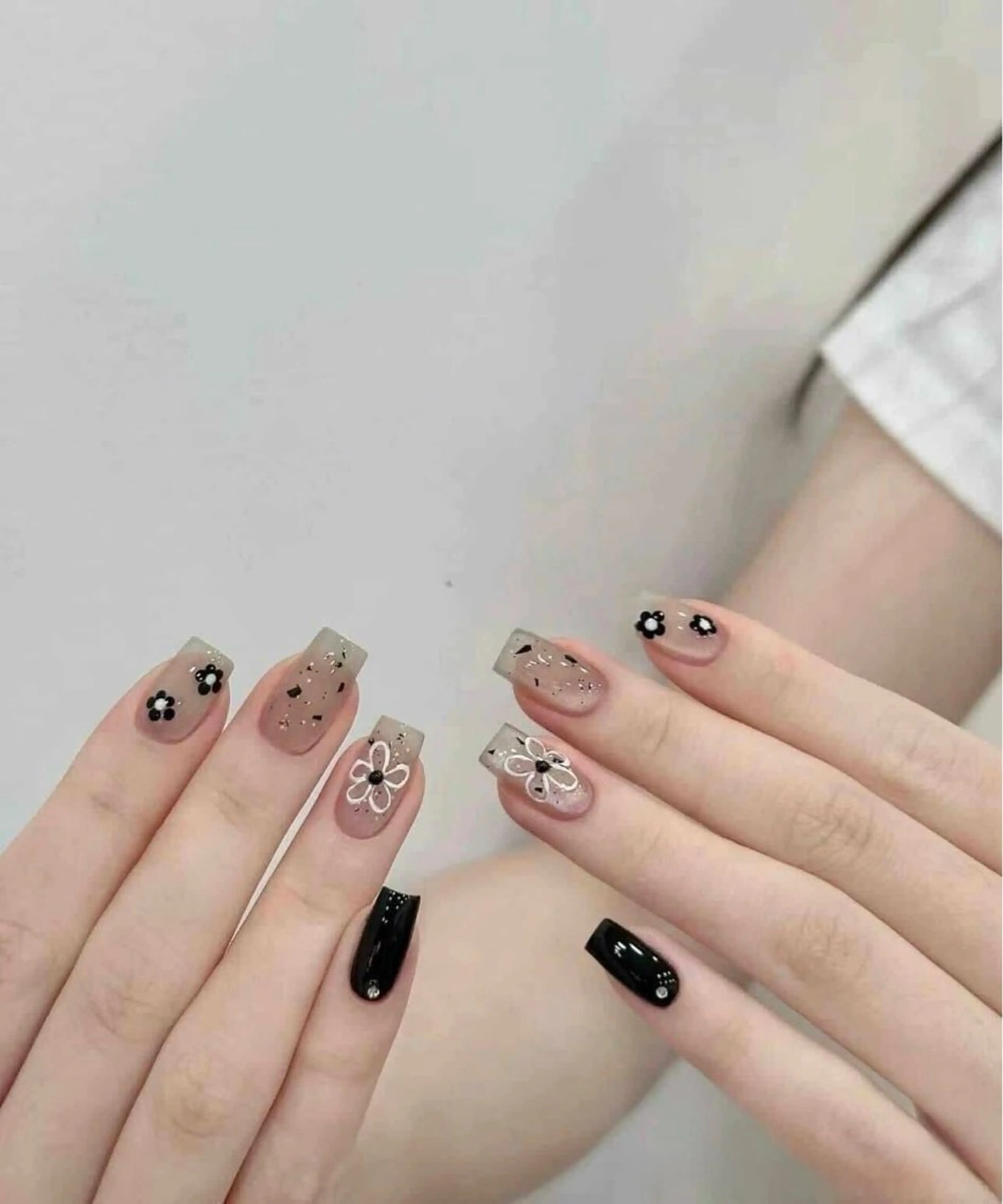 ネイル 長さ出し フレンチネイル グラデーション 卒業式 マグネットネイル ハンドネイル MIHANA NAILのネイルデザイン