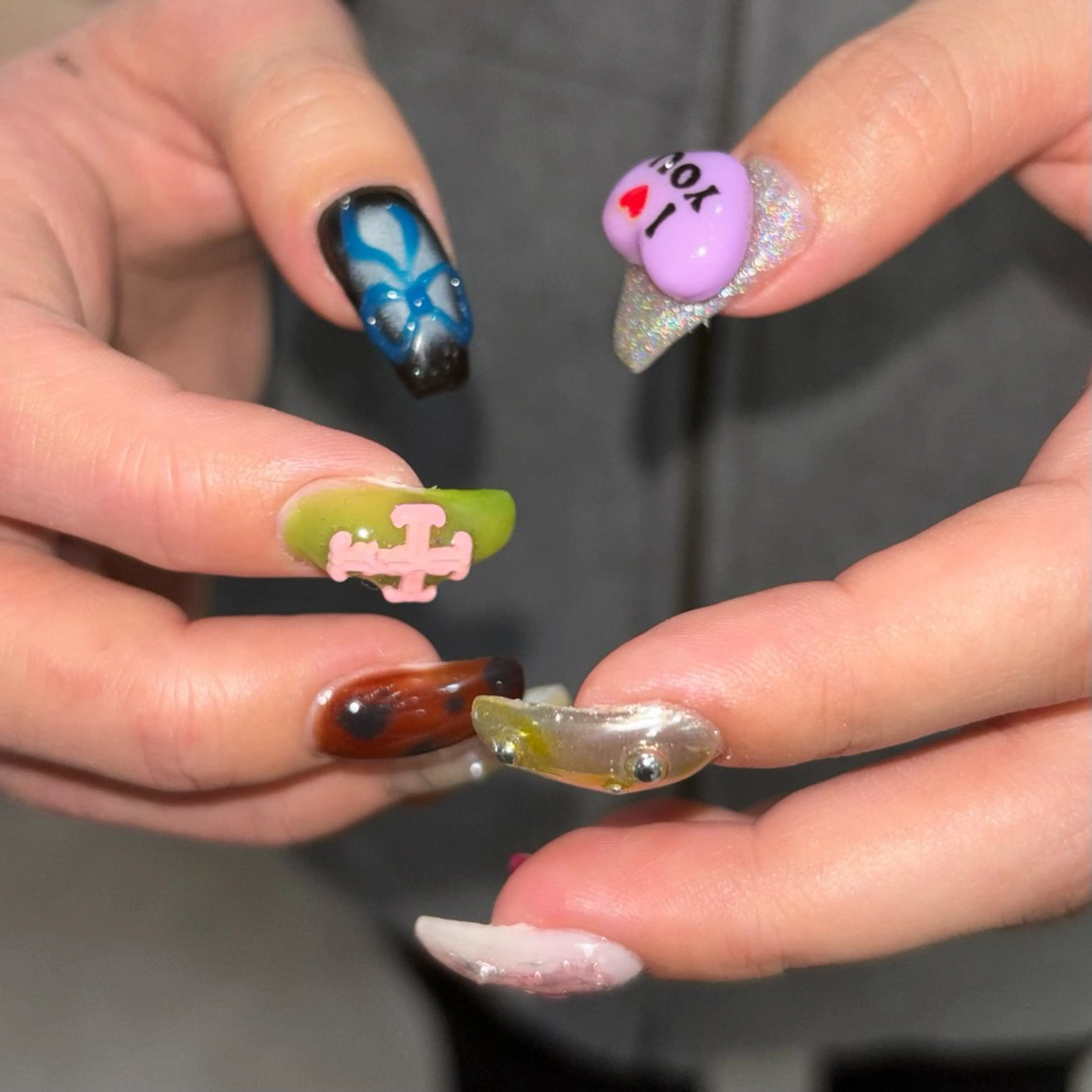 ネイル ハンドネイル 🪐富島彩夏 /海外nail🪐のネイルデザイン