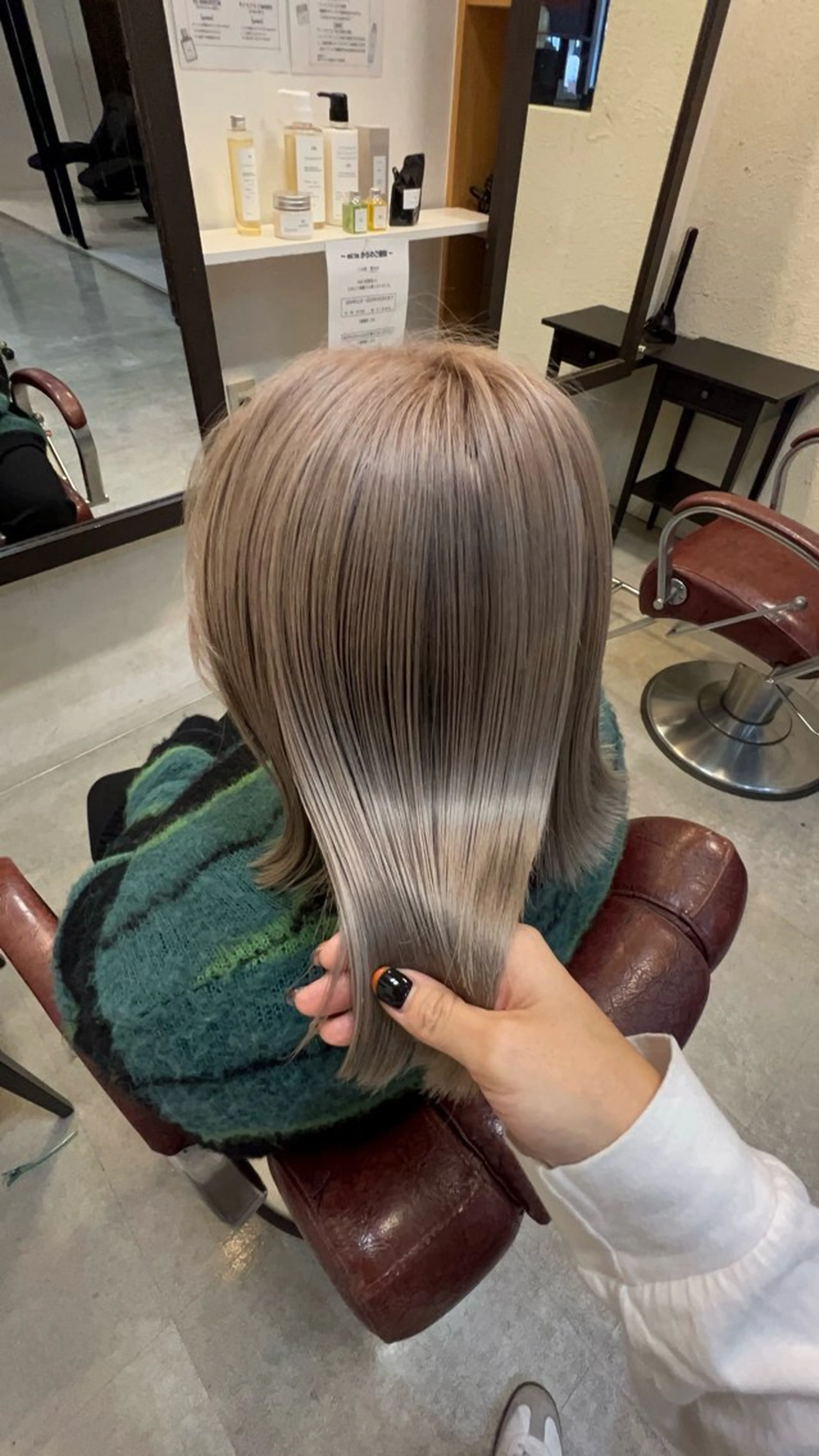 ミディアム カラー ベージュカラー ミルクティーベージュ 吉岡 なみのヘアスタイル
