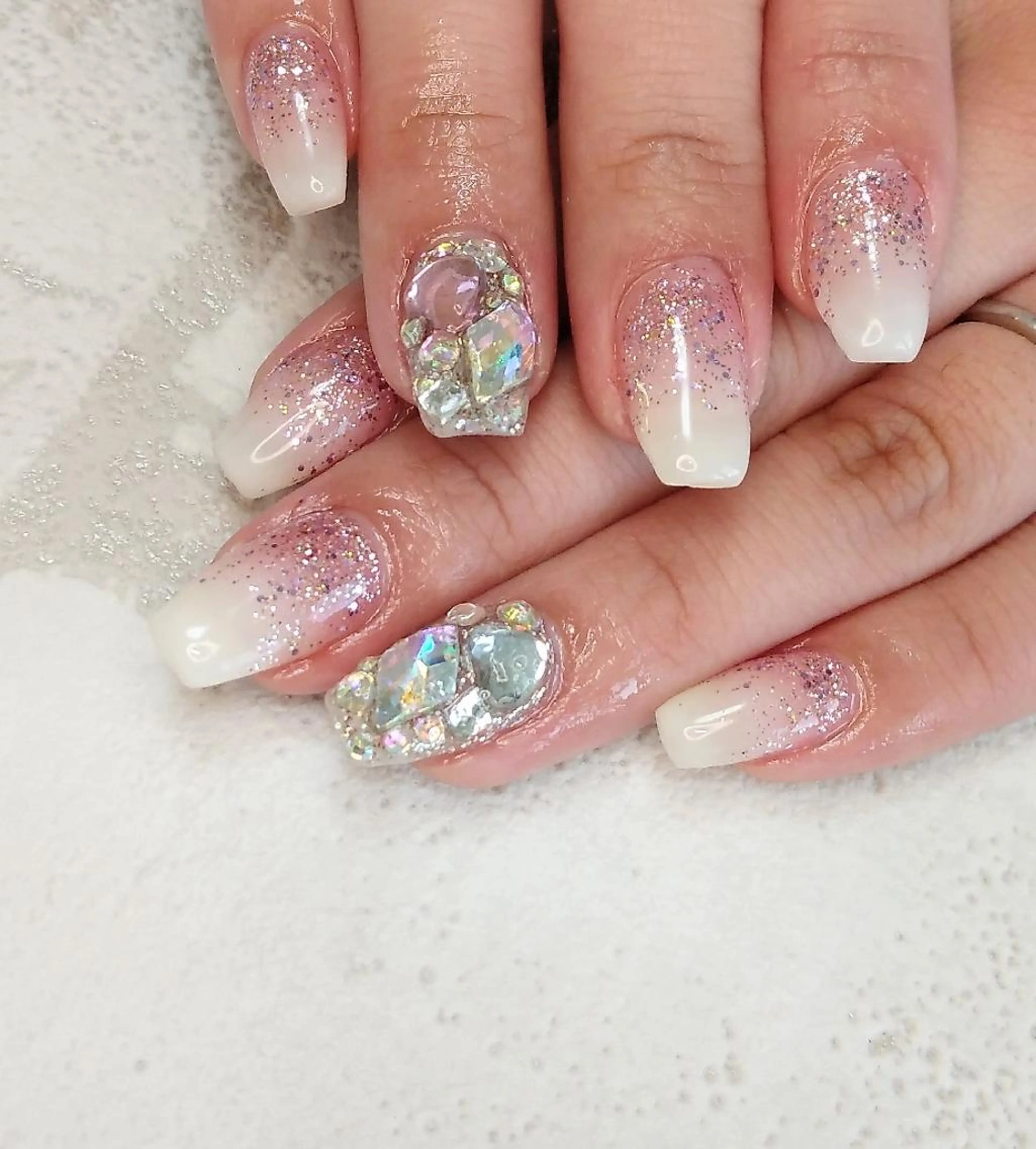 ネイル キラキラネイル ホワイト private salon G所属・goto yoshikoのその他イメージ