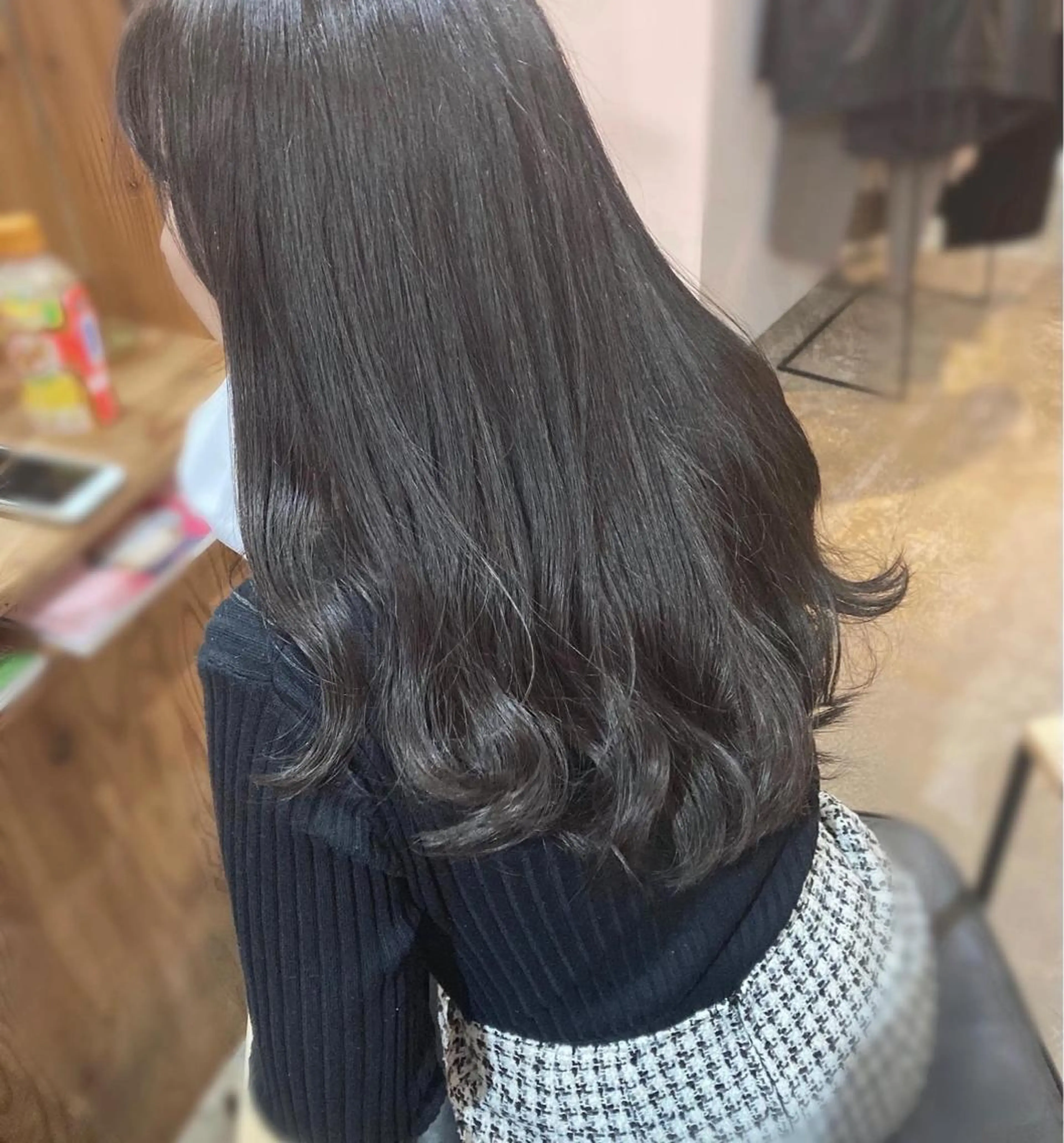 ロング アッシュ roka ノゾミのヘアスタイル