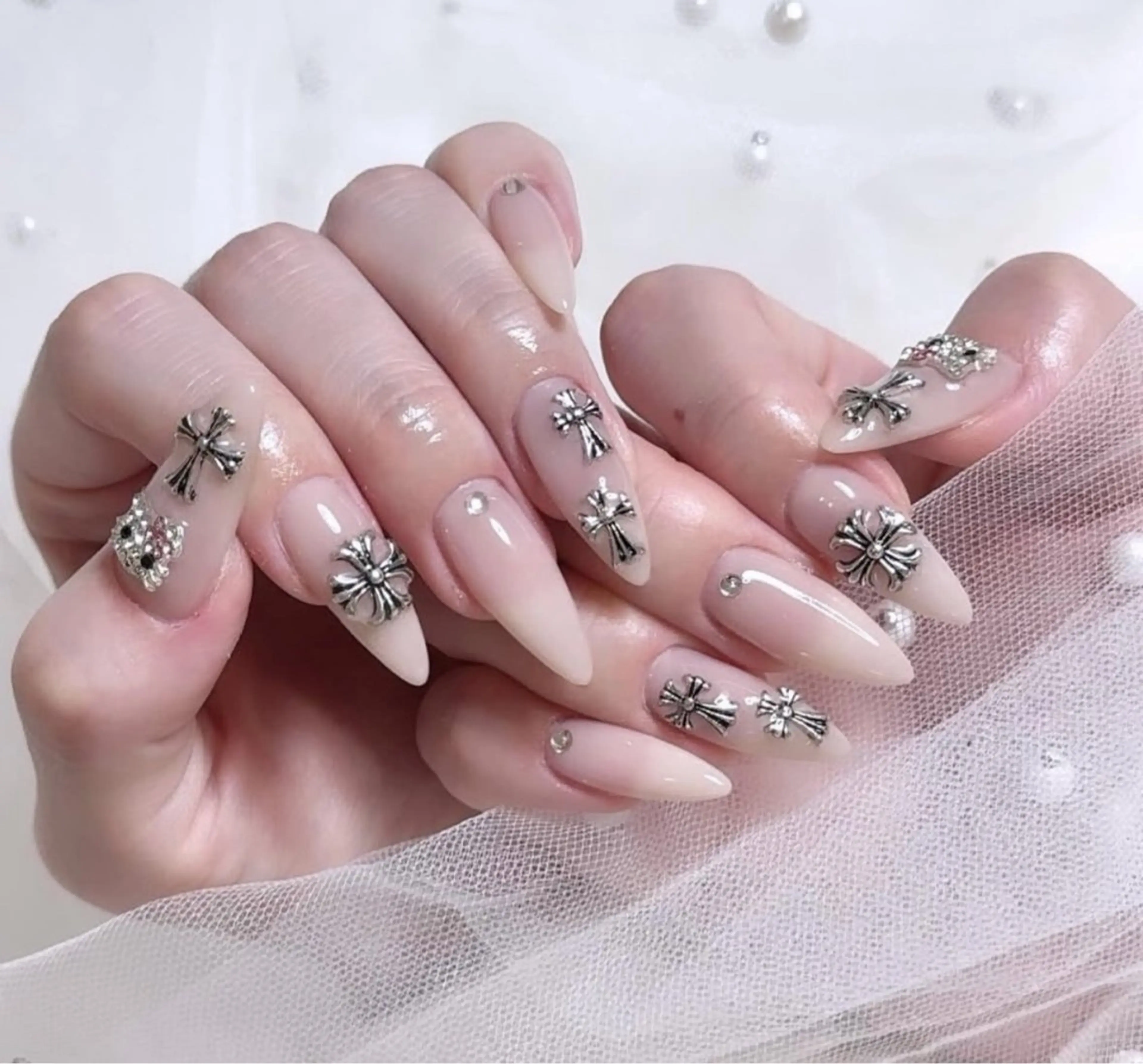 ネイル アートネイル 長さ出し ジェルネイル マグネットネイル ニュアンスネイル ハンドネイル Cloudy Chan 歌舞伎町のネイルデザイン