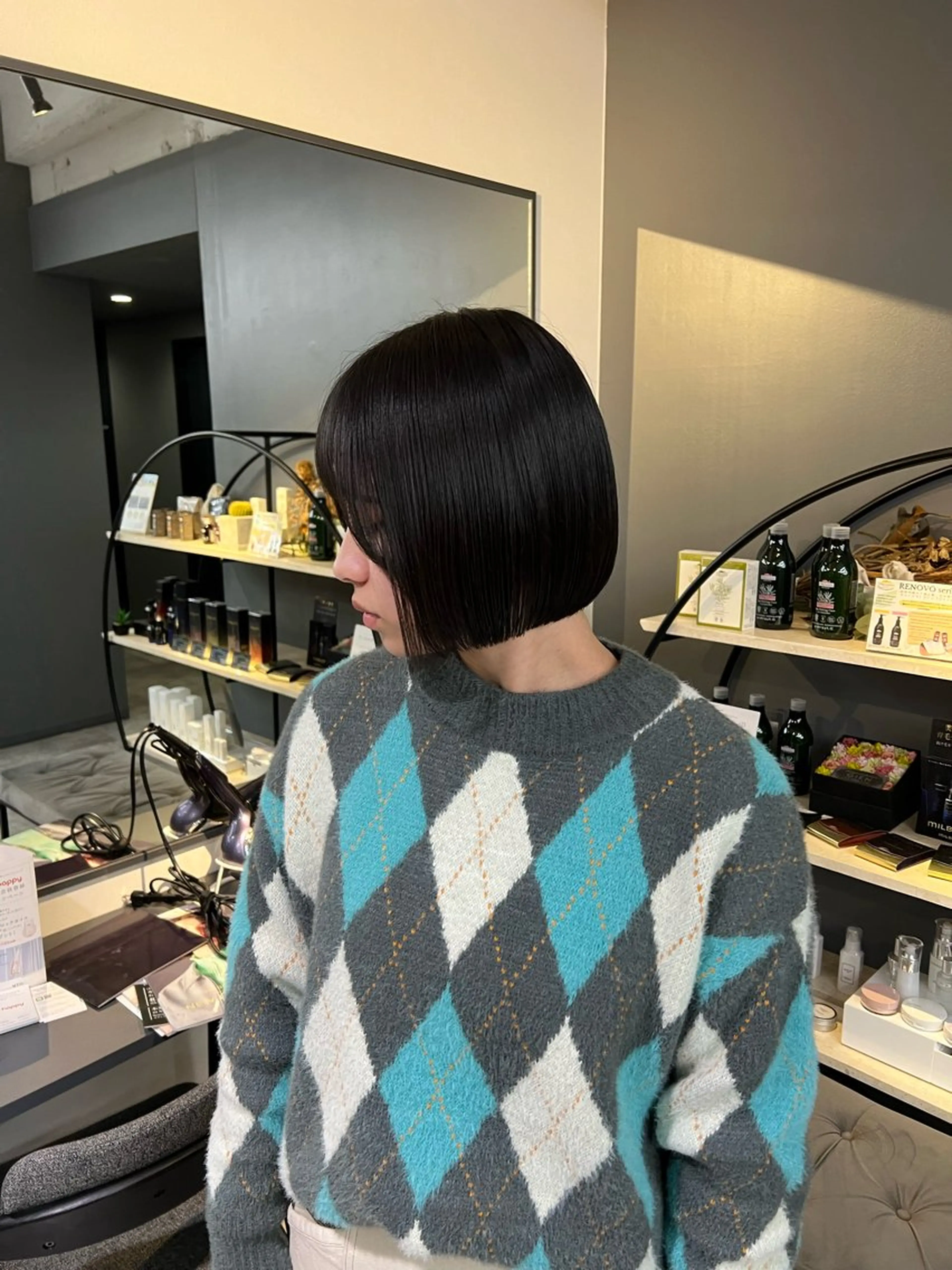 ショート ボブ 顔まわりレイヤー 顔周りカット 韓国風ヘア レイヤーカット 重里 瑠花のヘアスタイル
