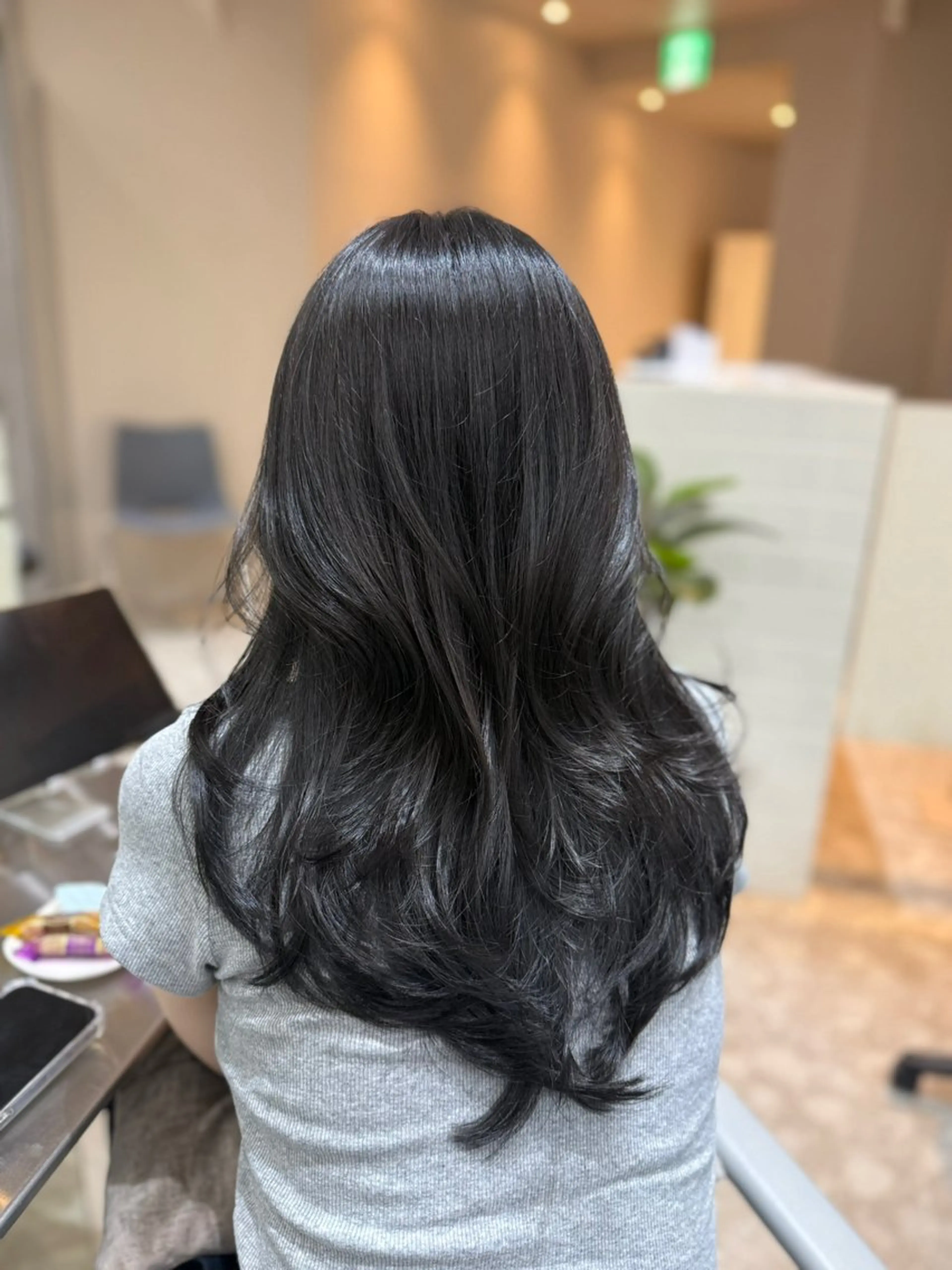 セミロング カラー レイヤーカット 🖤 Aya 🖤 Zina 梅田茶屋町のヘアスタイル