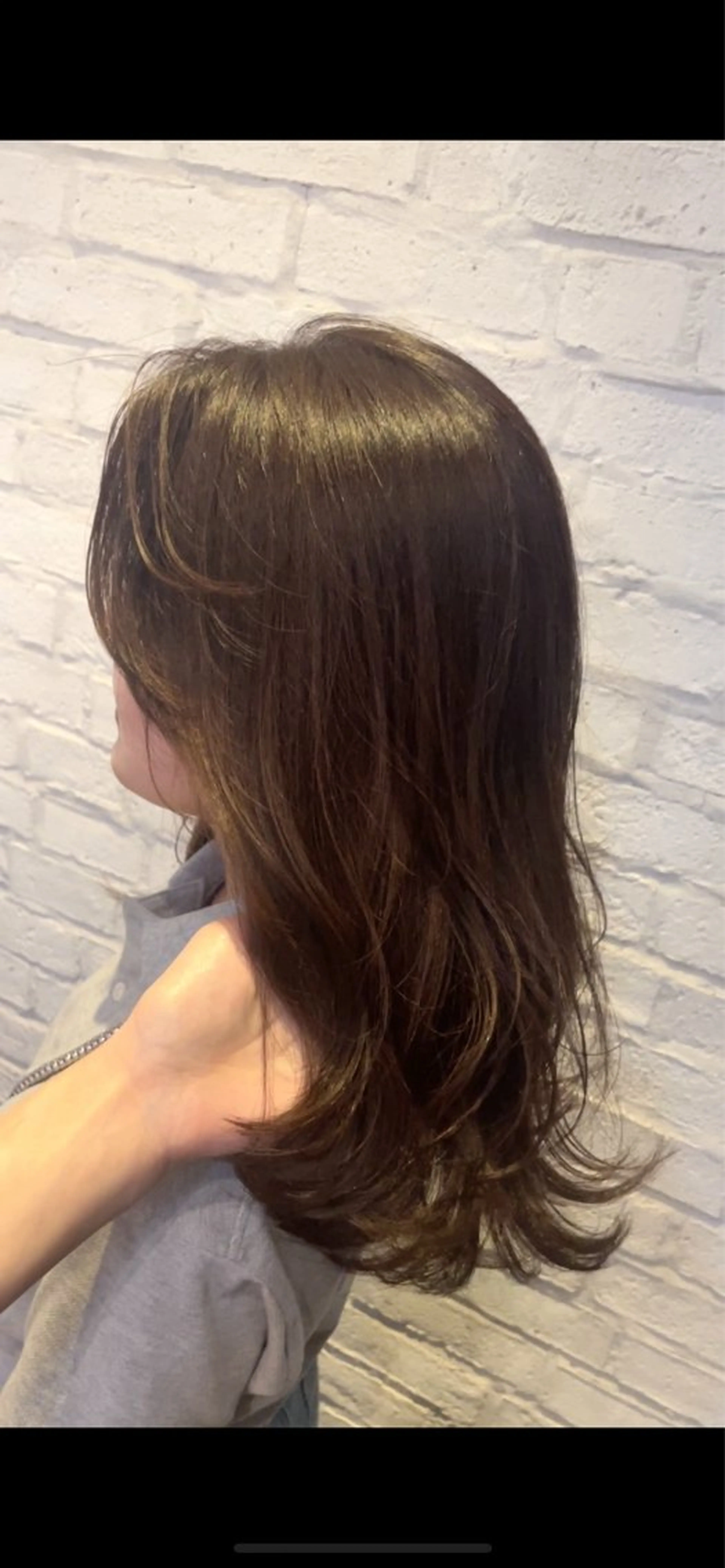 ミディアム カラー ミディアムレイヤー ベージュカラー ブリーチ ブリーチなしカラー レイヤーカット カット ヘアカラー トリートメント BEBE所属・ご新規様限定 透明感カラーKANAのヘアスタイル
