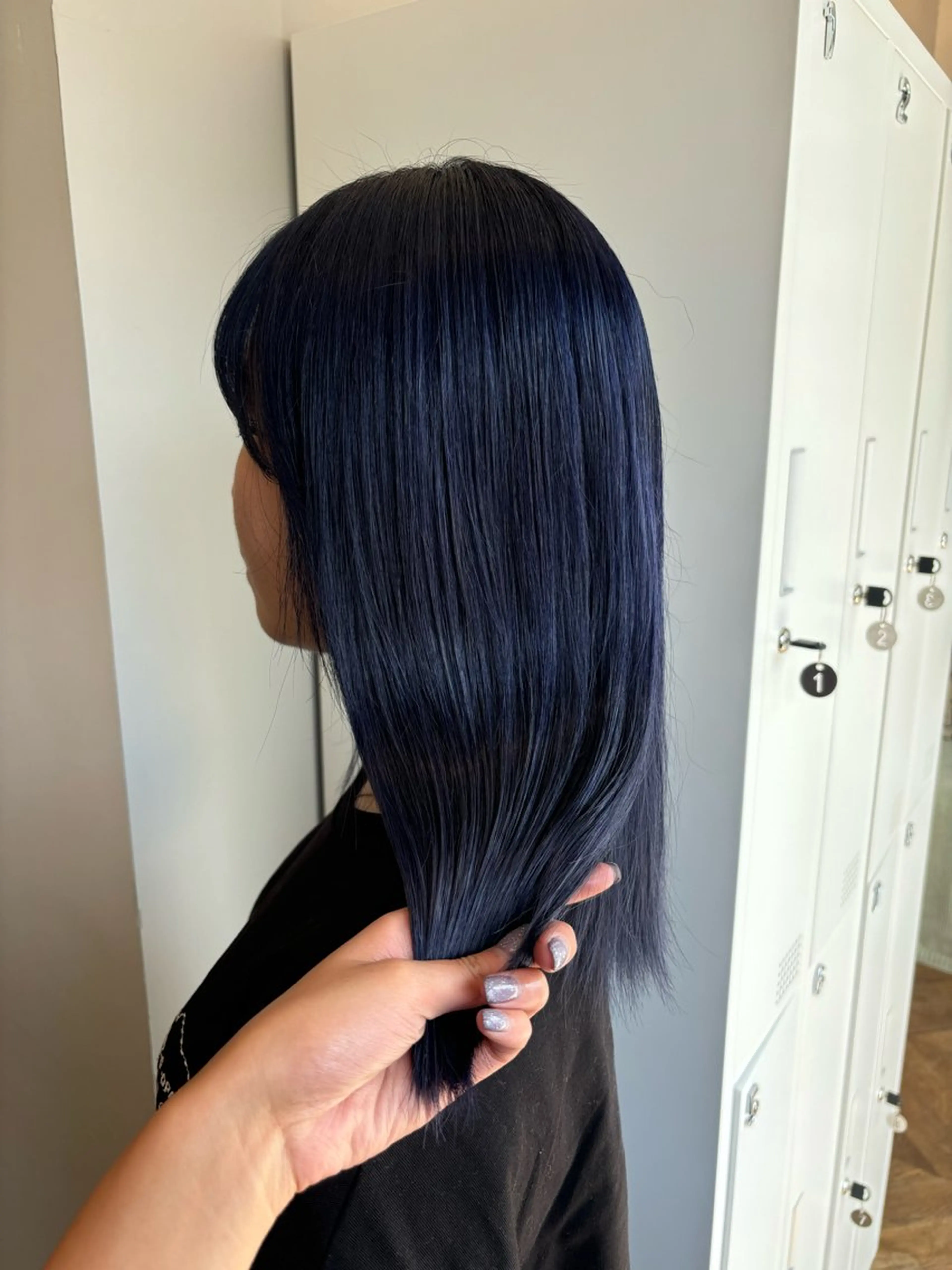 セミロング カラー 栗林 茉那のヘアスタイル