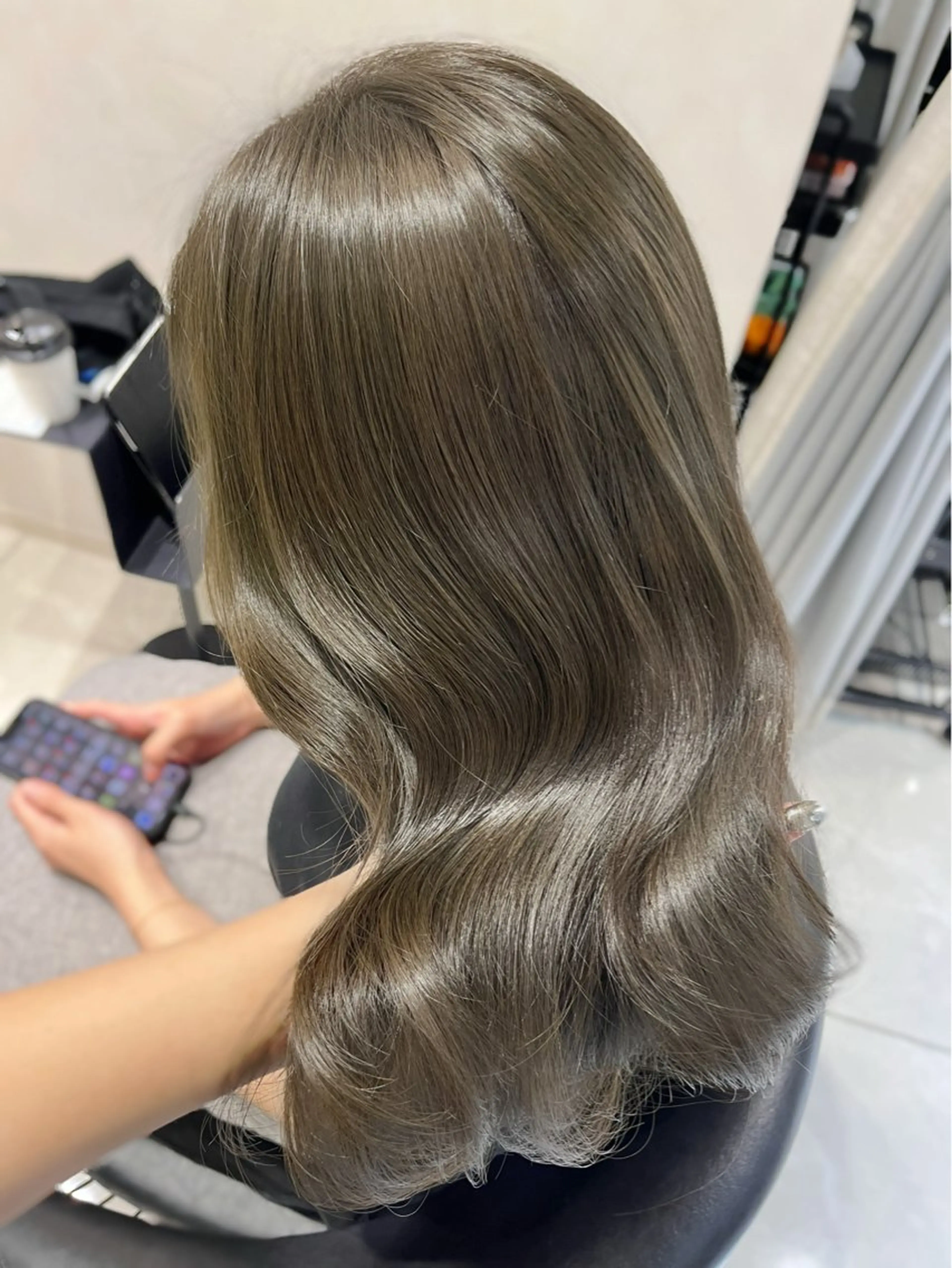 ロング カラー ベージュカラー オリーブベージュ ヘアカラー トリートメント MITSUKI🤍 モテ髪×韓国レイヤーのヘアスタイル