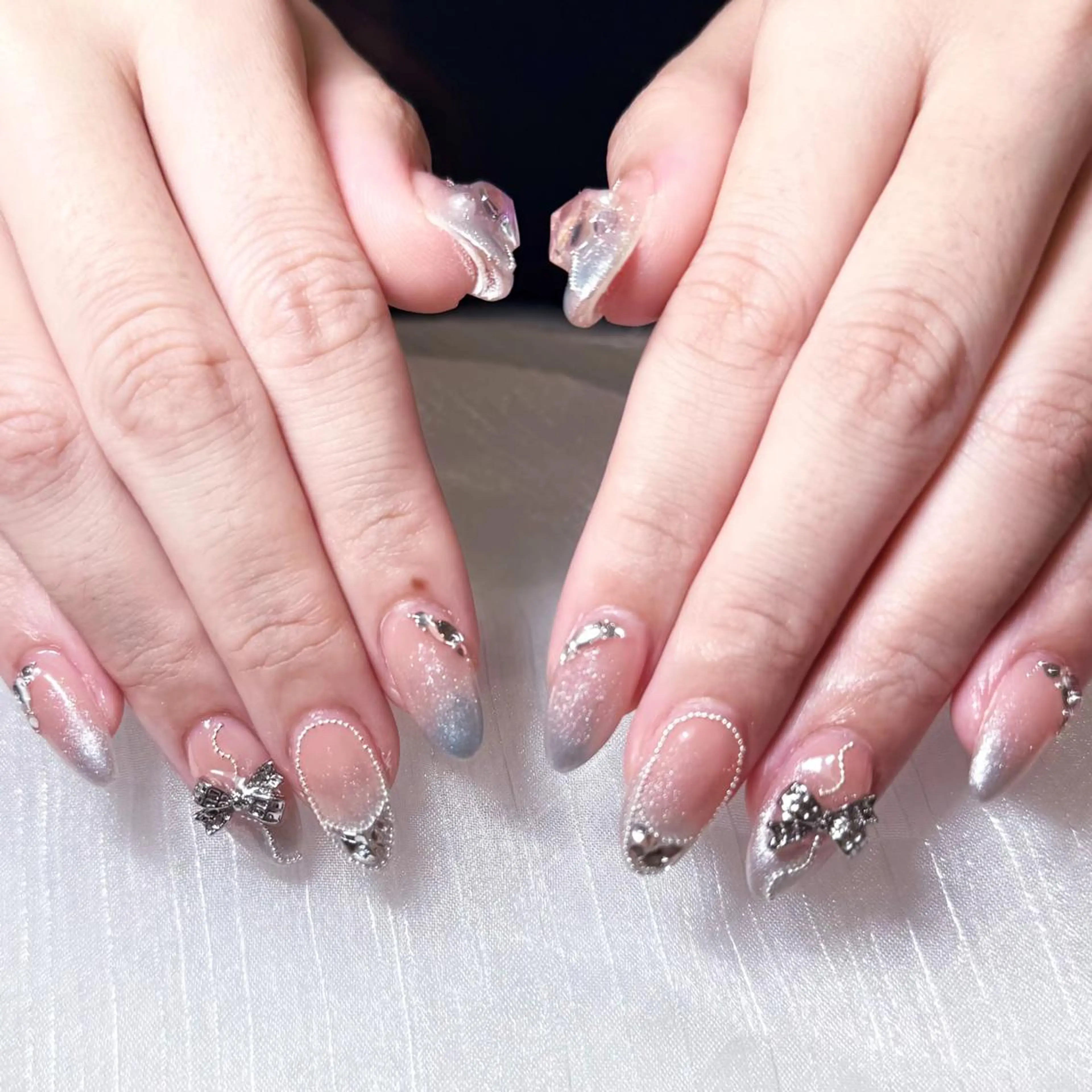 ネイル アートネイル オーロラネイル ガーリー キラキラネイル 韓国ネイル ハンドネイル DIAMOND 💅のネイルデザイン
