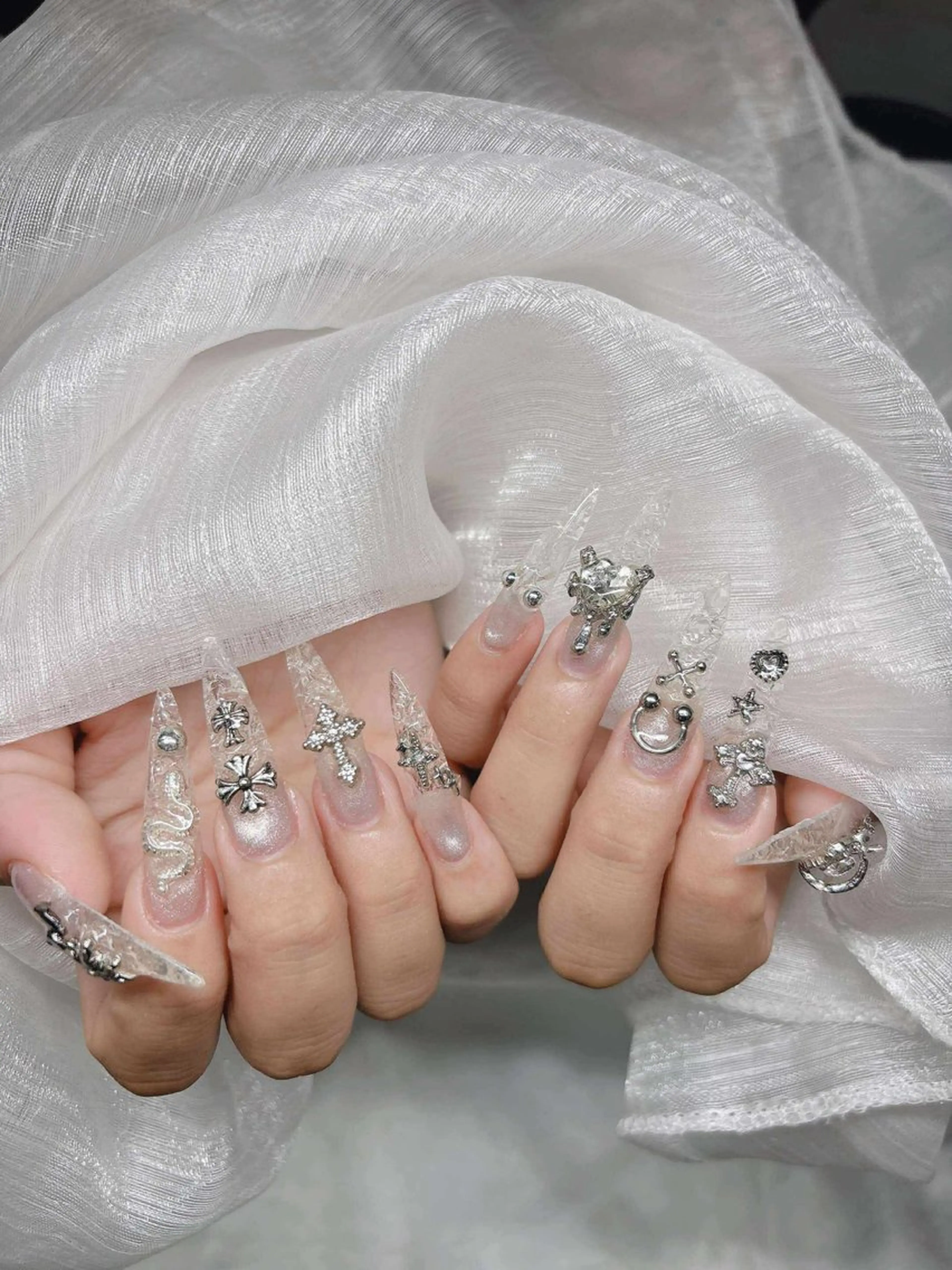 ネイル 長さ出し グラデーション 卒業式 キラキラネイル マグネットネイル ハンドネイル Lee Nailsのネイルデザイン