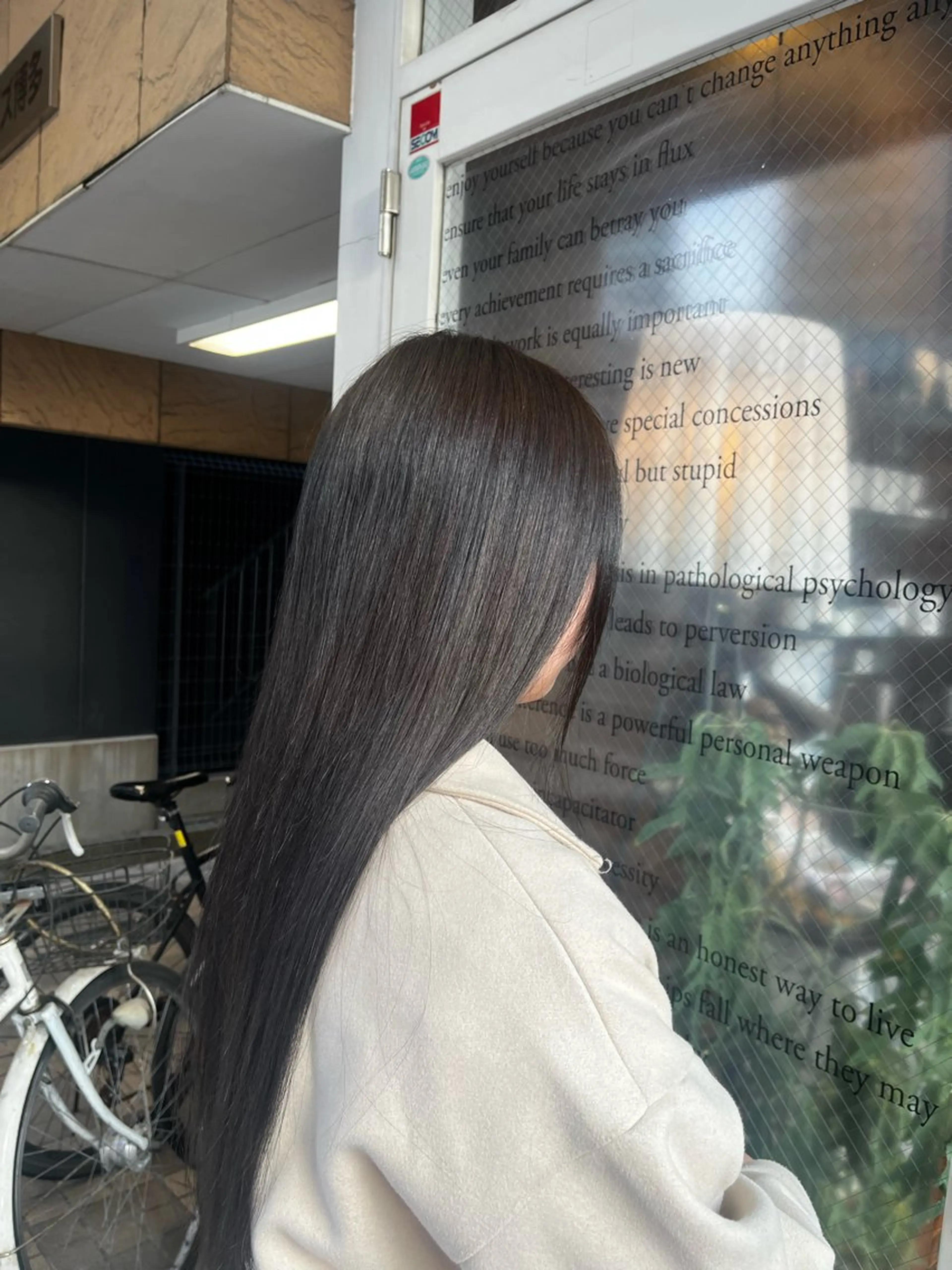 セミロング かりかわ まみのヘアスタイル