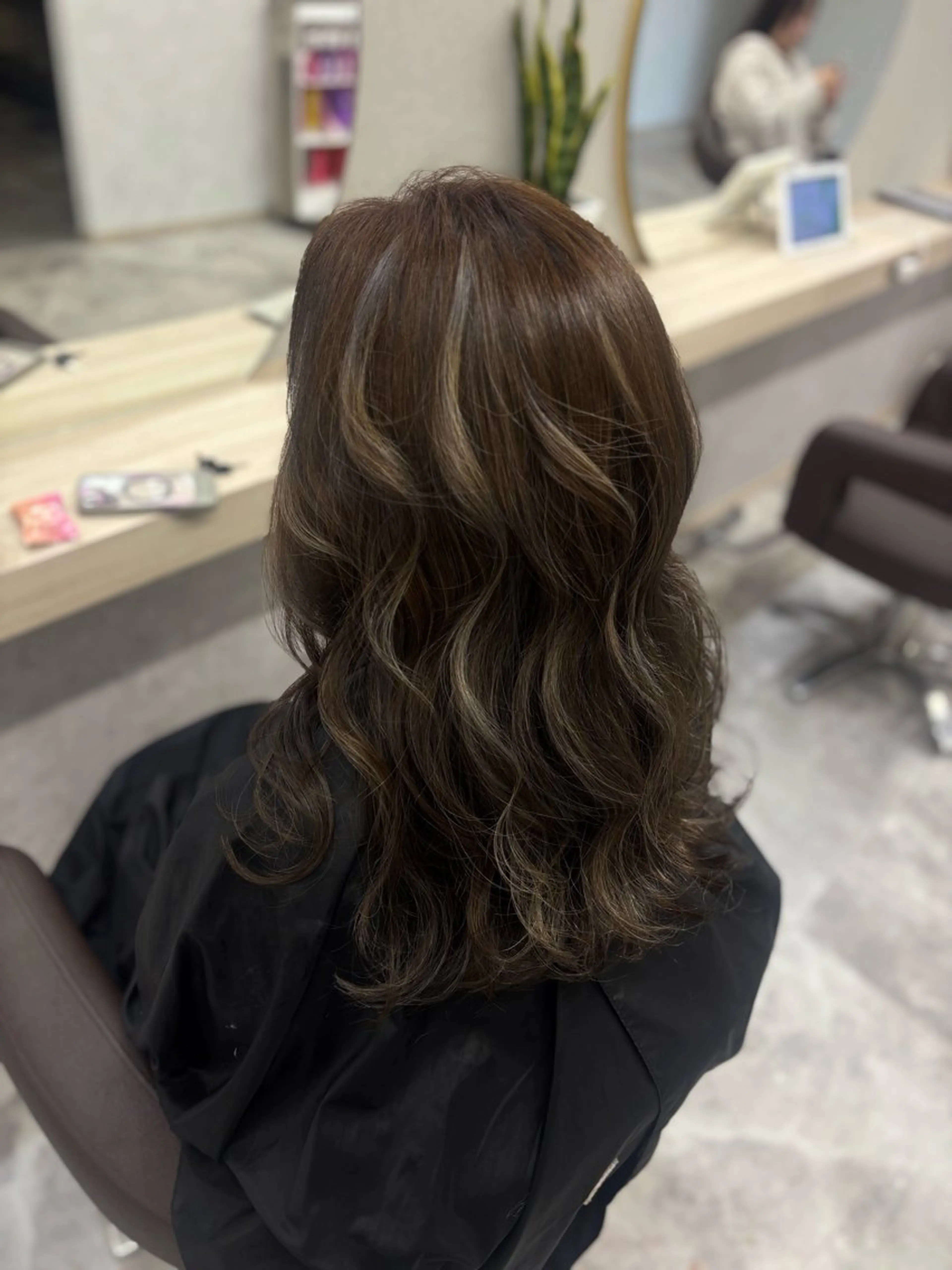 ロング カラー ヘアカラー よこみぞ こなつのヘアスタイル
