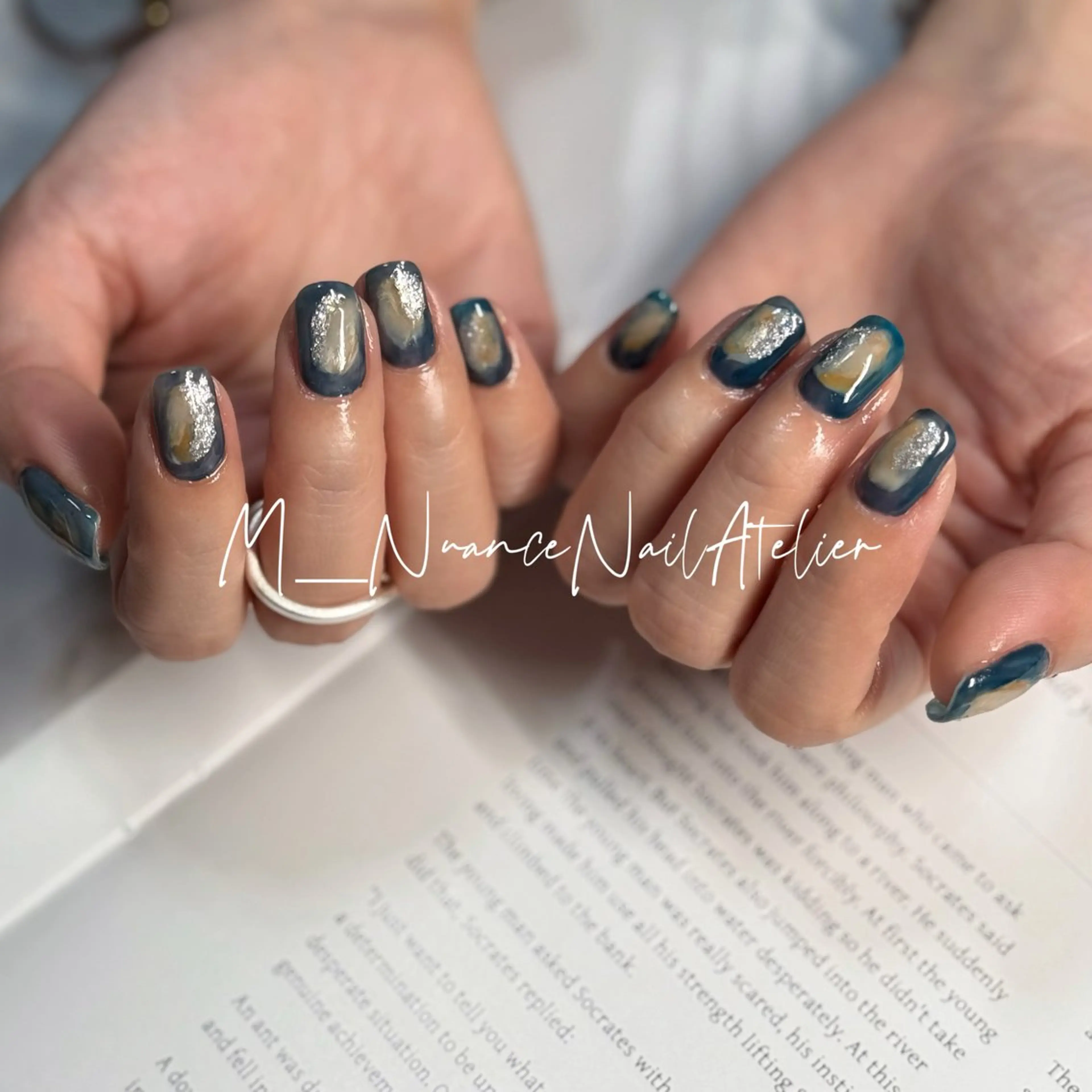 ネイル マグネットネイル ニュアンスネイル オフィスネイル シンプルネイル ハンドネイル GO TODAY横浜Solace店所属・M___nail atelierのネイルデザイン