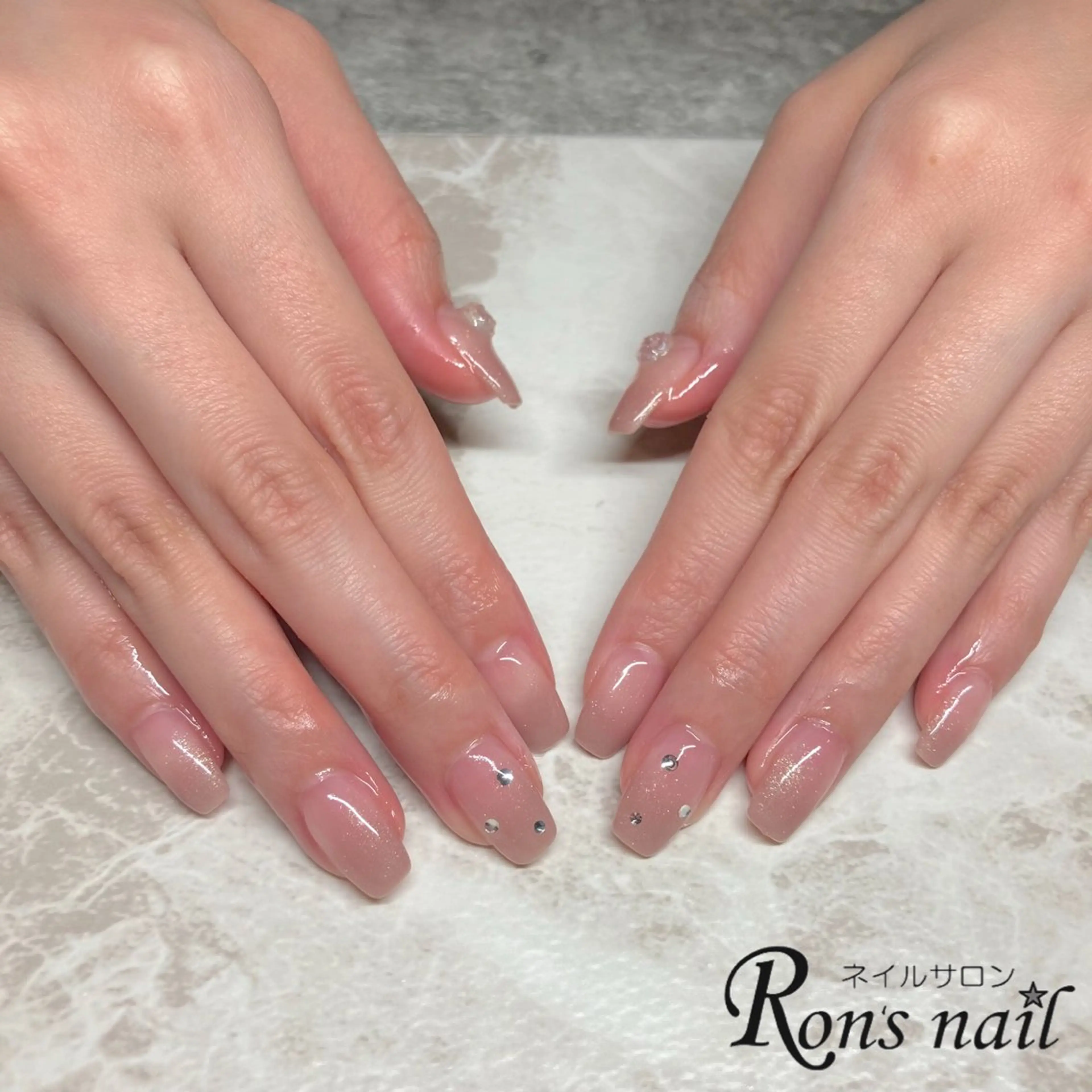 ネイル グラデーション ストーンネイル Ron's nail 笹岡のネイルデザイン